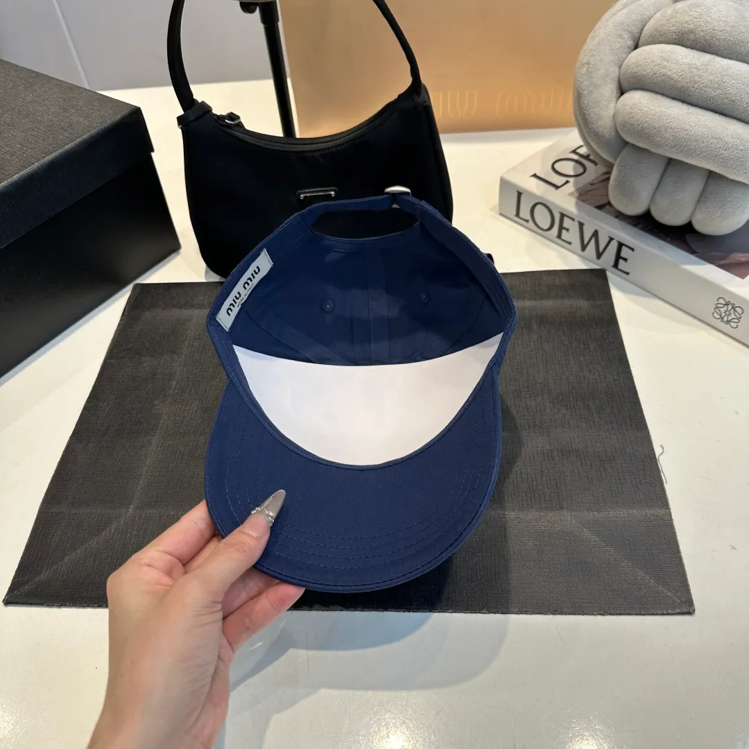 P56 miumiu's new candy-colored summer baseball cap. Color matchmaker. It's so confusing. Add a few more colors and match them as you like.