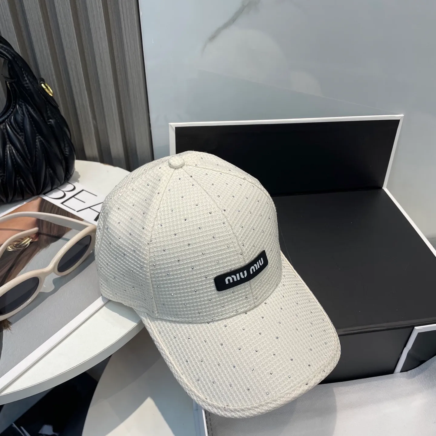 P50 miumiu new spring and summer full diamond baseball cap, the hottest color at the moment - full of street style! Trendy and versatile, Xiaohongshu grows grass, poison, get your boyfriend, and cool together