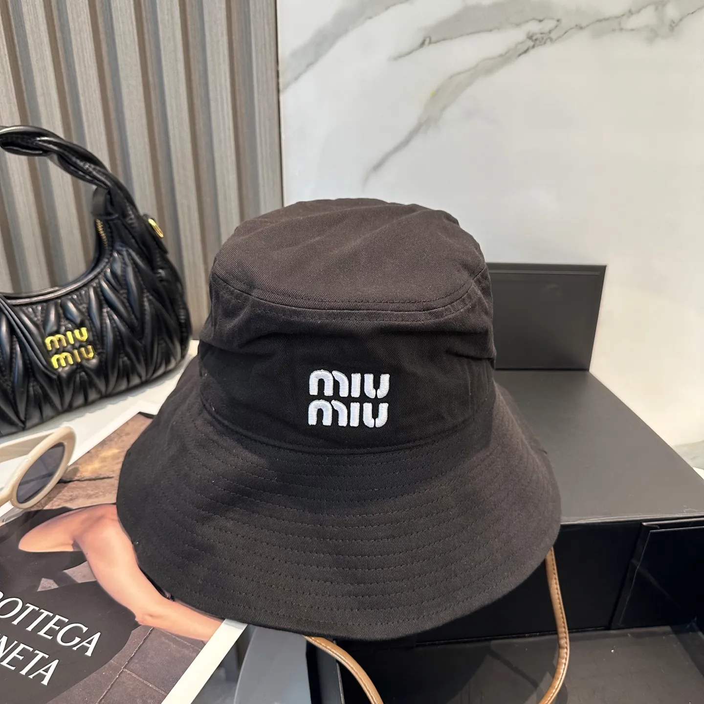 P64 MiuMiu Miu Miu's new fisherman hat | Large brim ~ Increased sun protection range, quality details are in place ~ Hats have always been an inseparable item in daily matching. The fisherman hat will never go out of style. This Miu family has always been loved by everyone. It is casual, versatile, sun-protective and comfortable. It feels very soft but does not affect its shape at all. ​