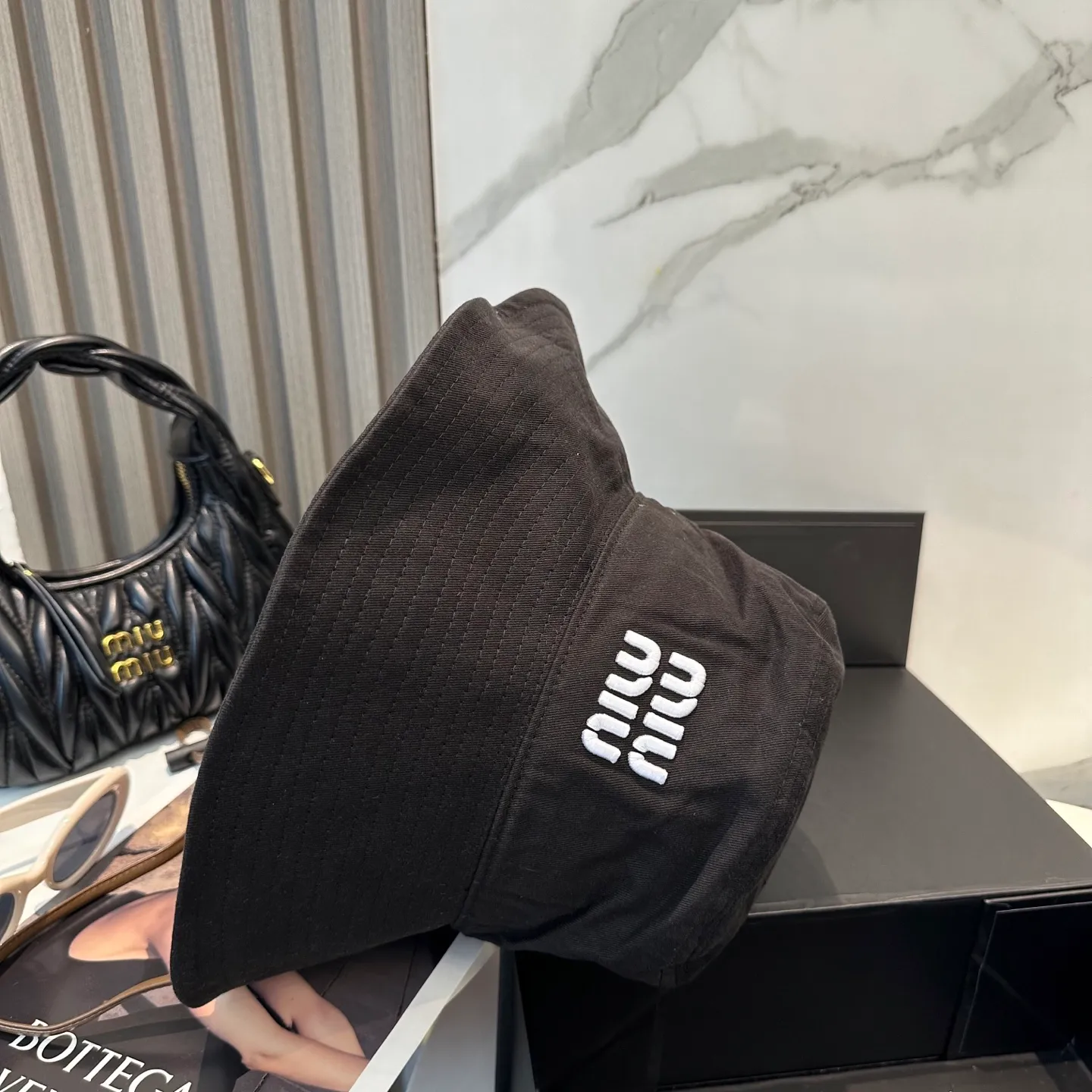 P64 MiuMiu Miu Miu's new fisherman hat | Large brim ~ Increased sun protection range, quality details are in place ~ Hats have always been an inseparable item in daily matching. The fisherman hat will never go out of style. This Miu family has always been loved by everyone. It is casual, versatile, sun-protective and comfortable. It feels very soft but does not affect its shape at all. ​