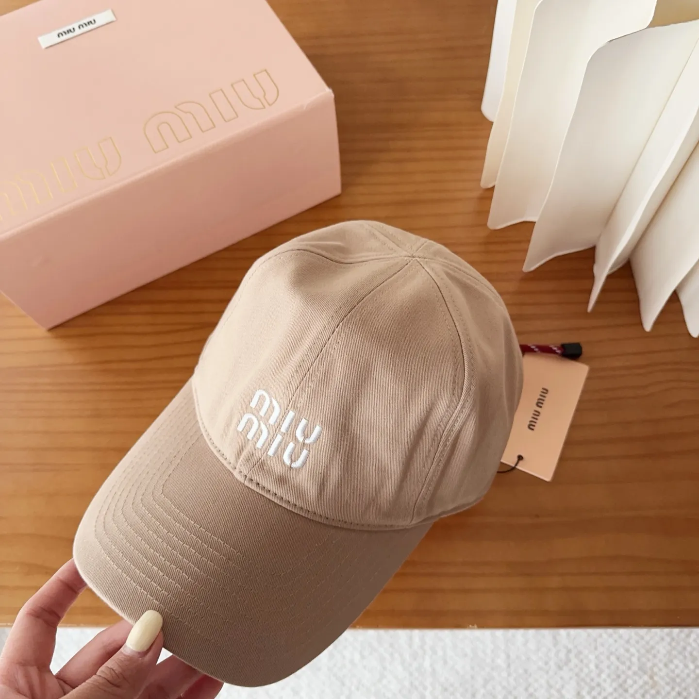 💰60 miumiu new autumn and winter baseball cap from miumiu. The original order is genuine and made to order. The original workmanship is meticulous and the quality is superb!