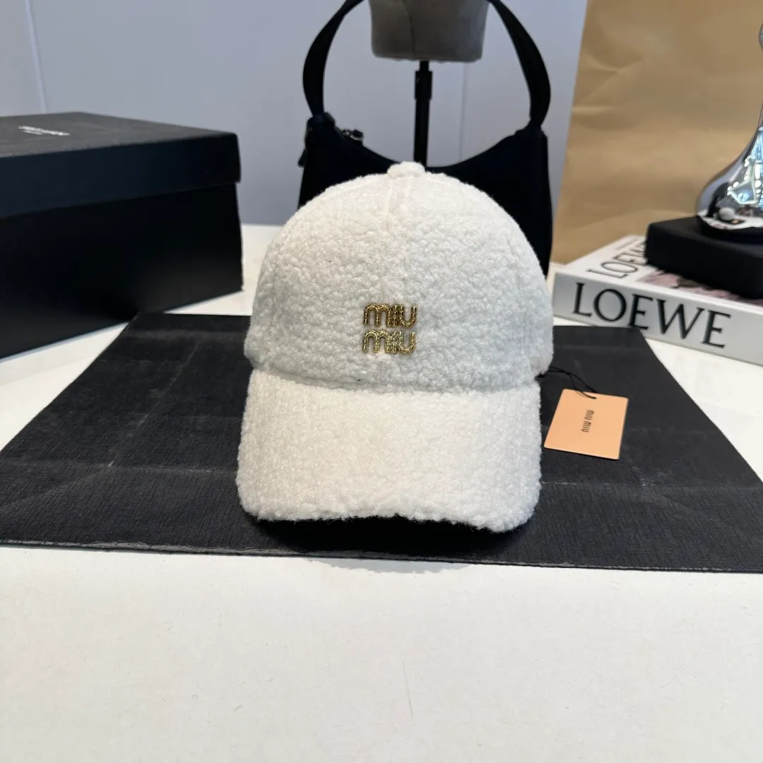 P60 miumiu 25 autumn and winter new lamb wool letter baseball cap