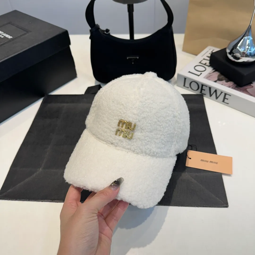 P60 miumiu 25 autumn and winter new lamb wool letter baseball cap
