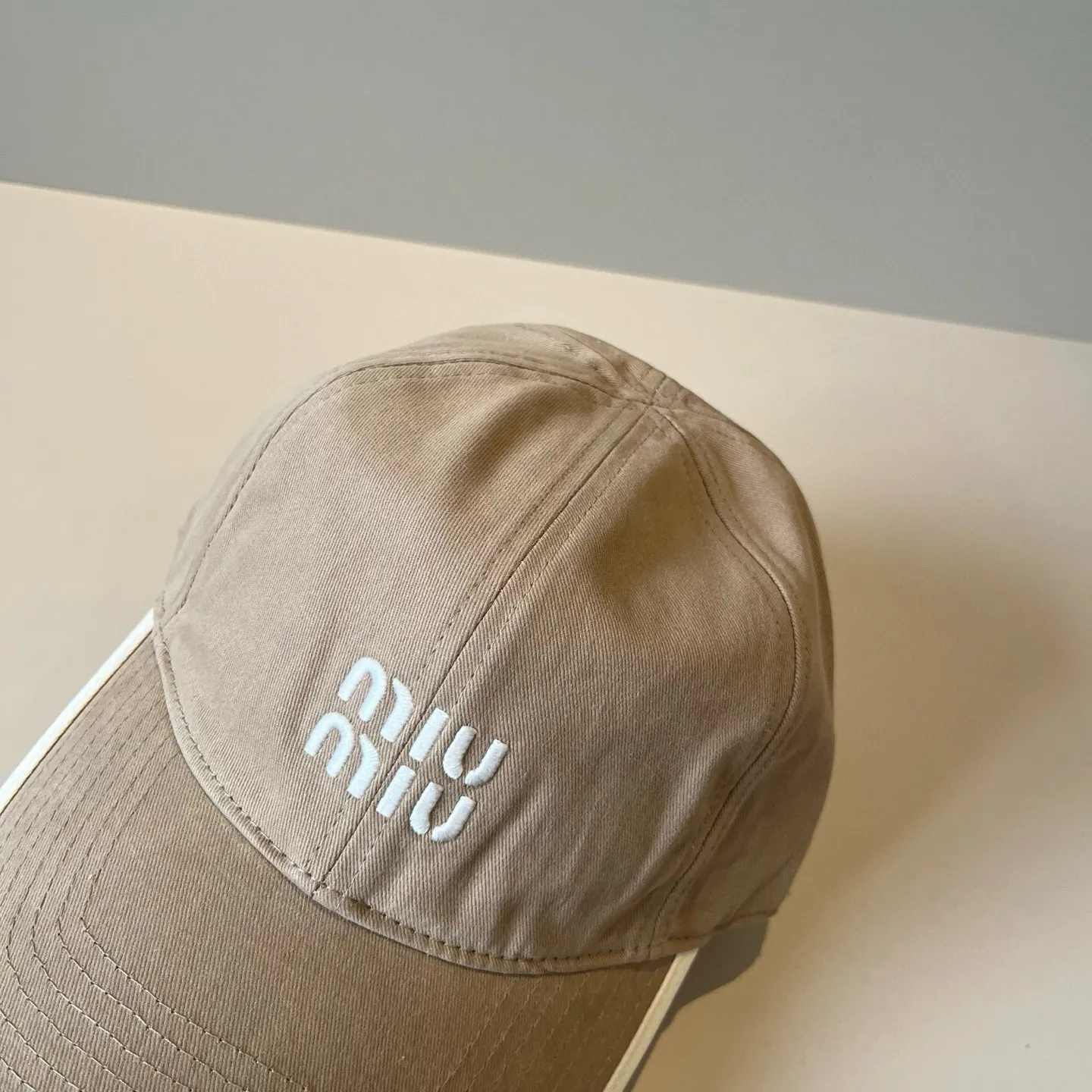 P60 miumiu original spring and summer new baseball cap, authentic mold-making and custom-made, the original workmanship is meticulous and the quality is superb!