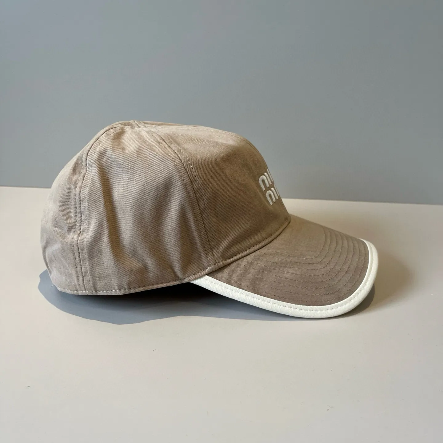P60 miumiu original spring and summer new baseball cap, authentic mold-making and custom-made, the original workmanship is meticulous and the quality is superb!