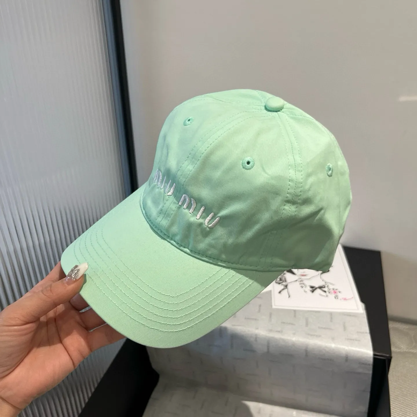 💰70¥ miumiu new baseball cap, high-grade fabric, head circumference 57cm