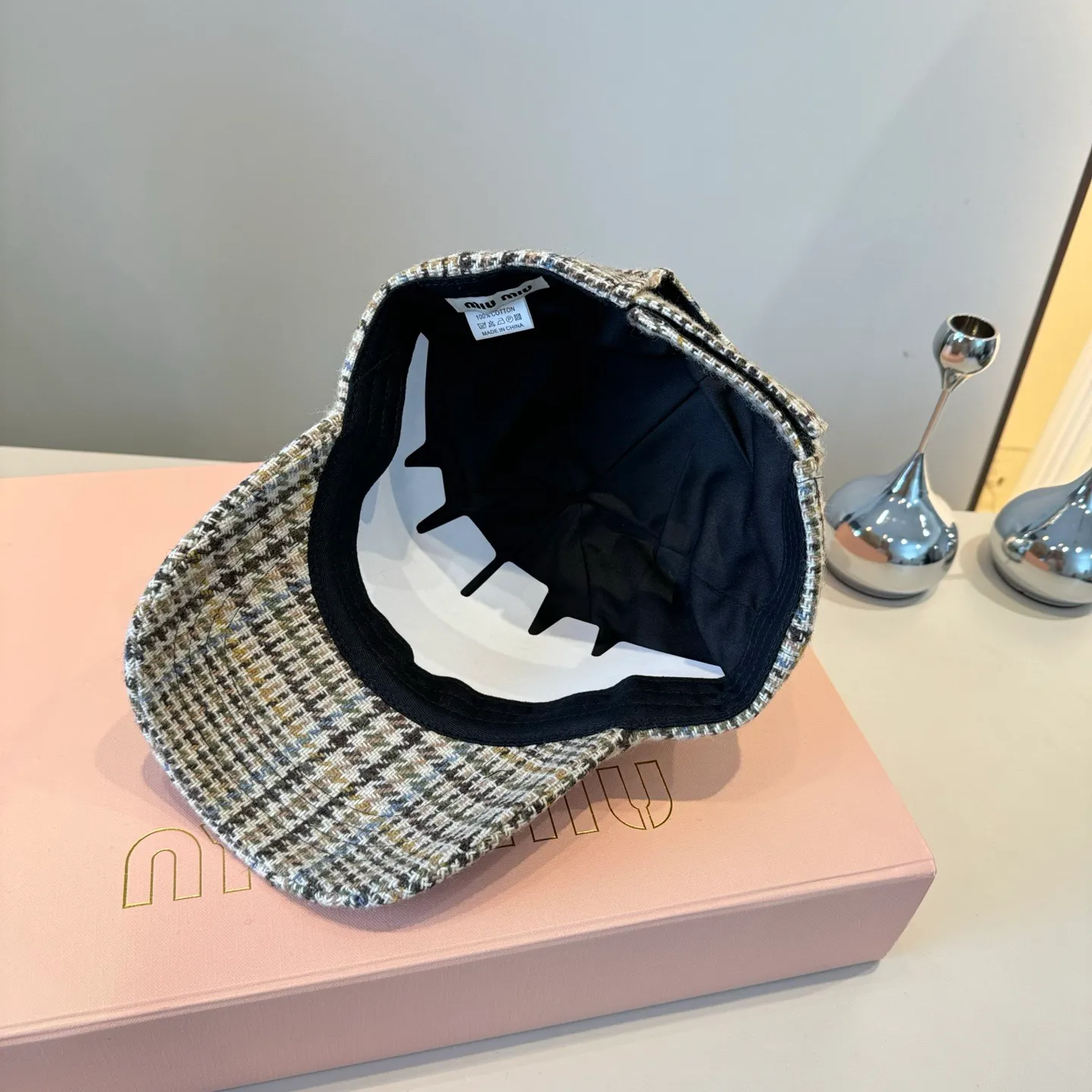 💰100¥ miumiu autumn and winter new wool peaked cap, plaid baseball cap, head circumference 57cm