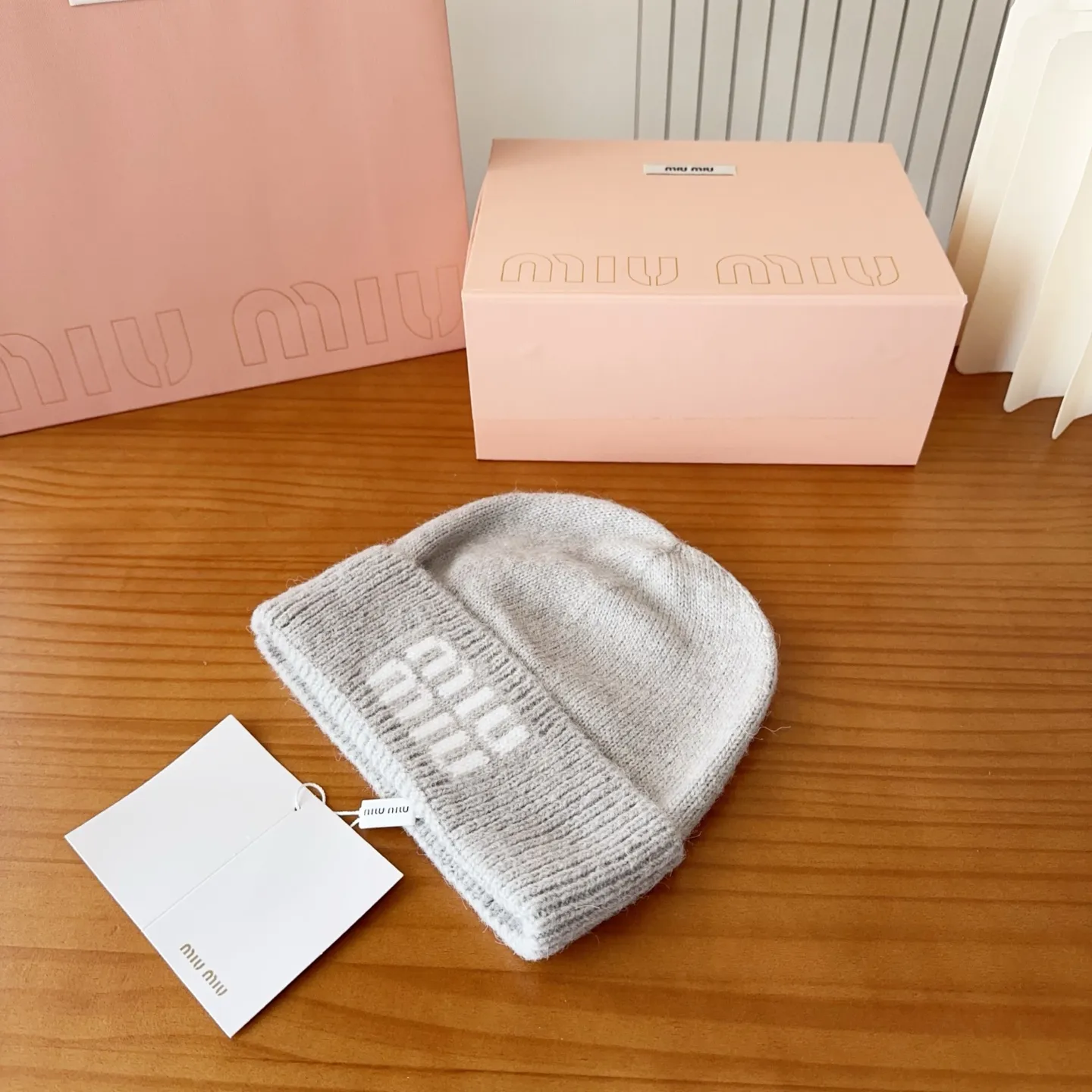 💰60 miumiu’s most popular knitted hat at the Miu Miu counter! Xiaohongshu’s new product is released, it’s so 🉑️, high-elastic fabric, classic colors, same style for men and women.