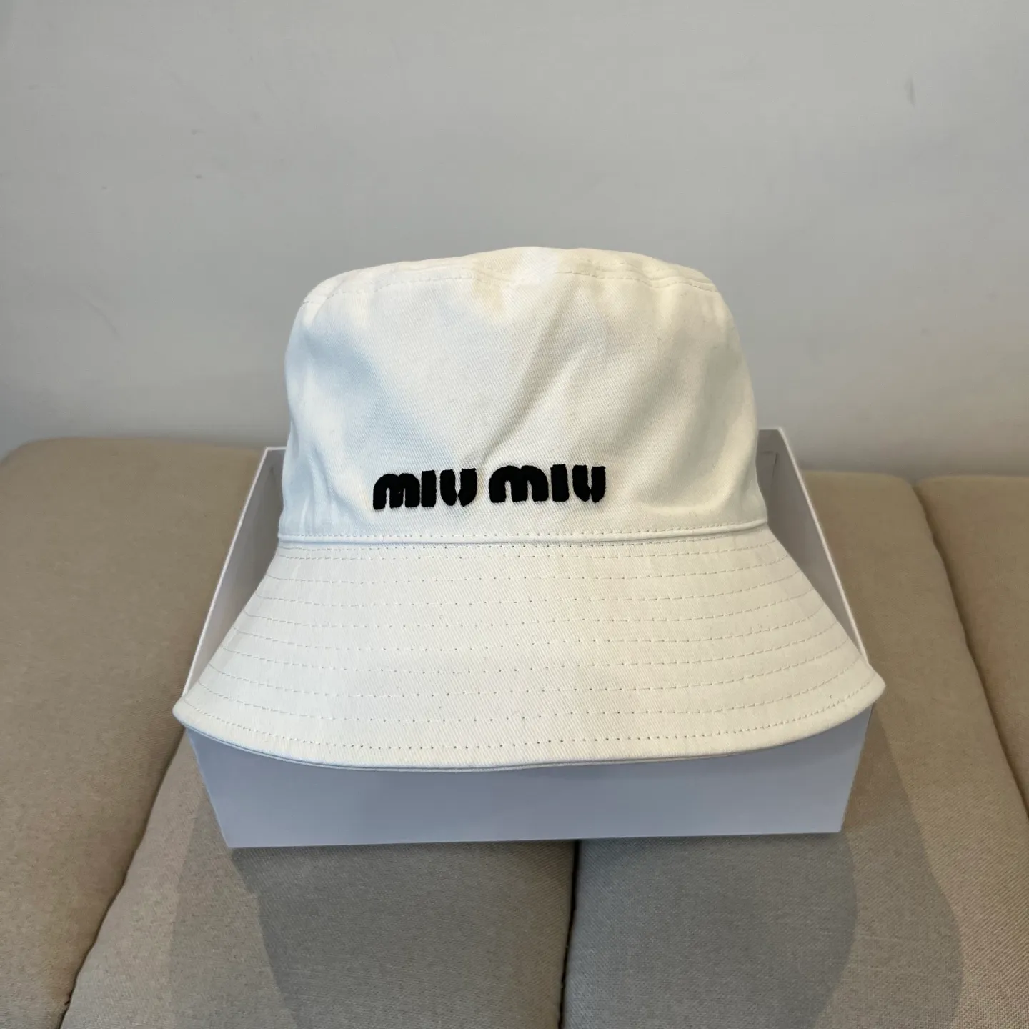 P70 miumiu original spring and summer new baseball cap, authentic mold-making and custom-made, the original workmanship is meticulous and the quality is superb!