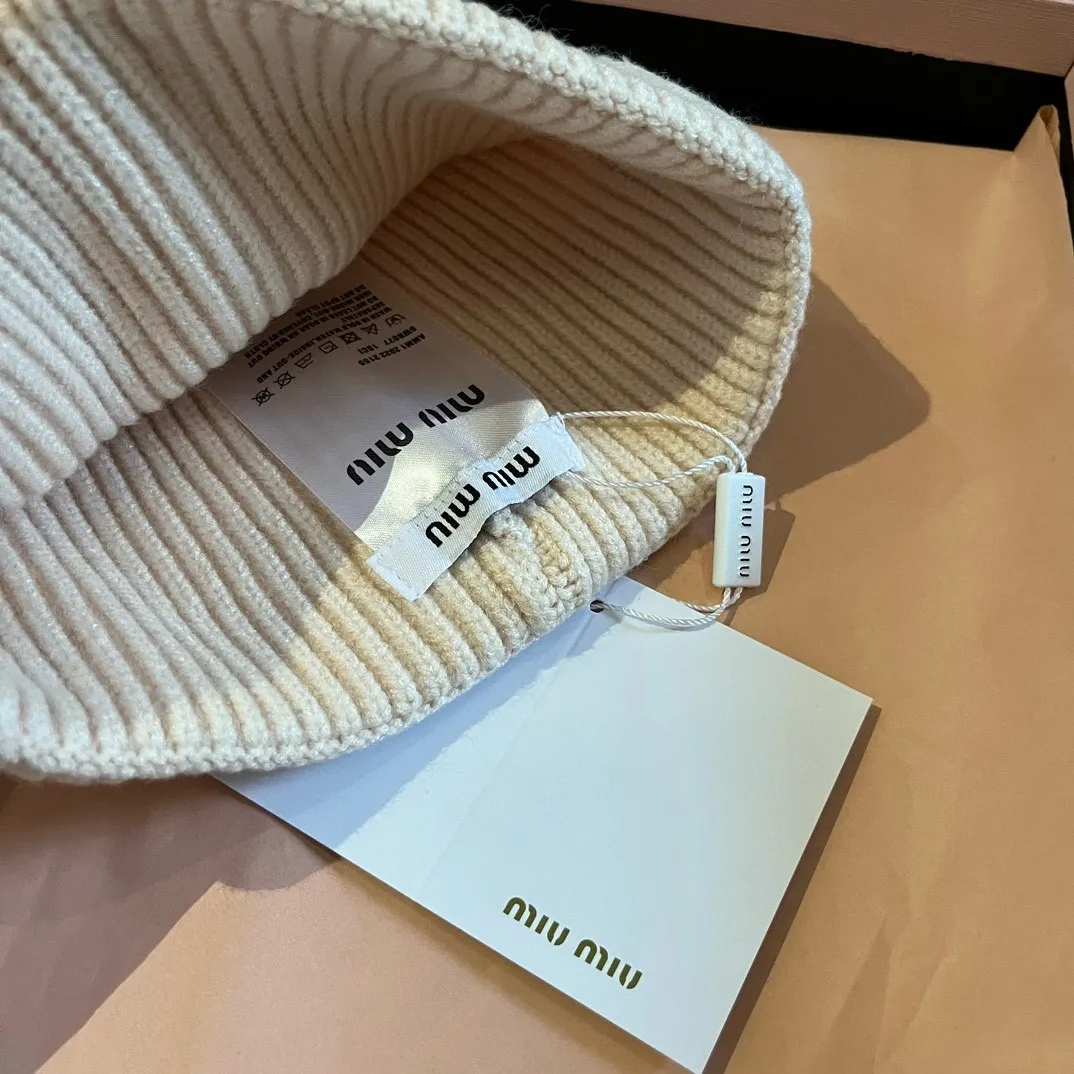 💰70¥ miumiu new knitted beanie, unisex