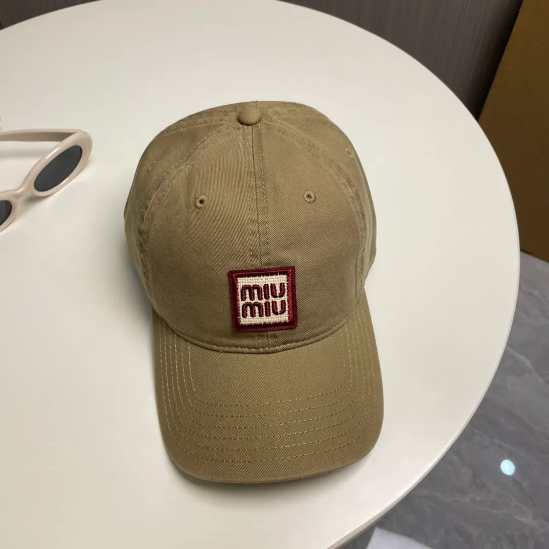 P50 miumiu new plain baseball cap, the hottest color at the moment - full of street style! Trendy and versatile, Xiaohongshu grows grass, poison, get your boyfriend, and cool together