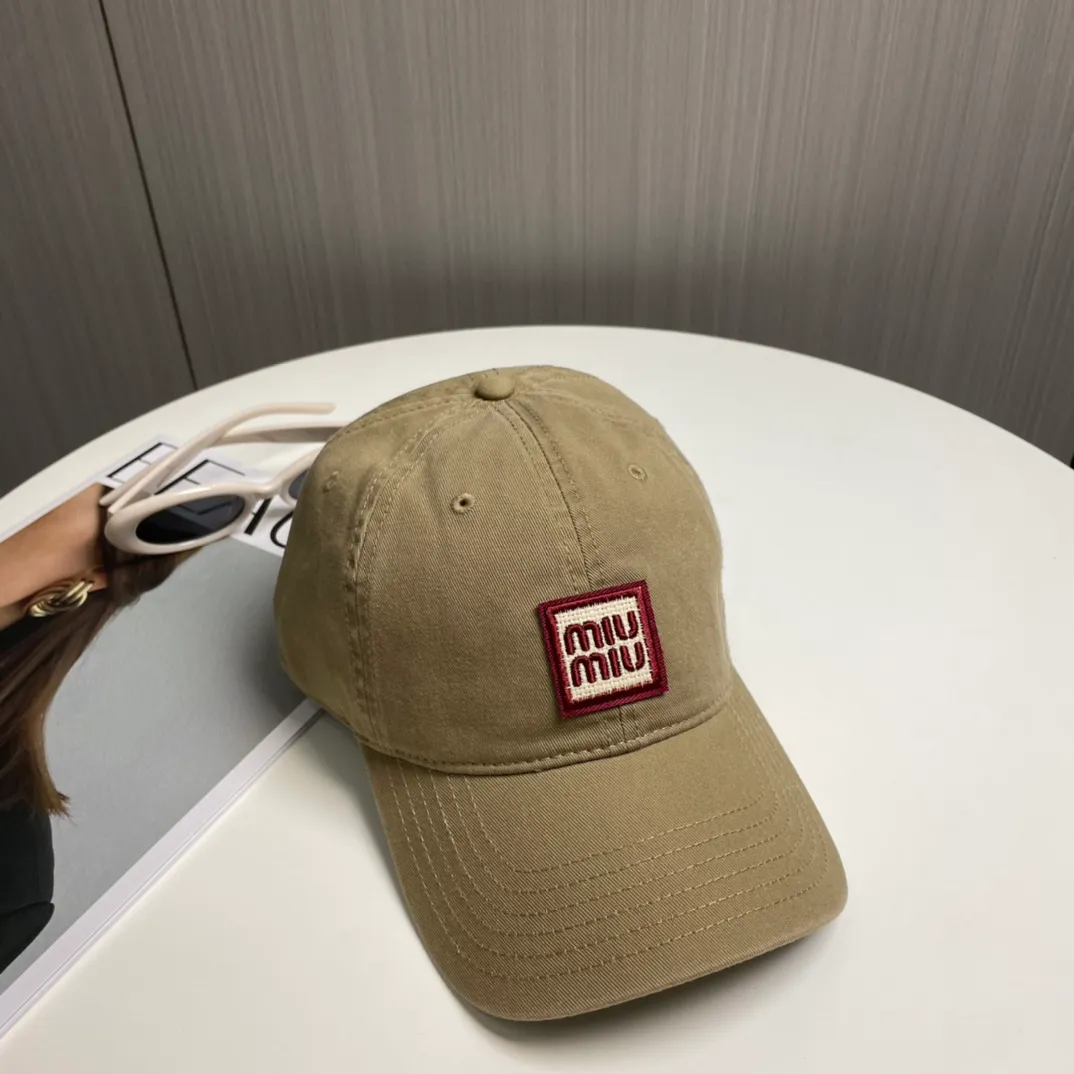 P50 miumiu new plain baseball cap, the hottest color at the moment - full of street style! Trendy and versatile, Xiaohongshu grows grass, poison, get your boyfriend, and cool together