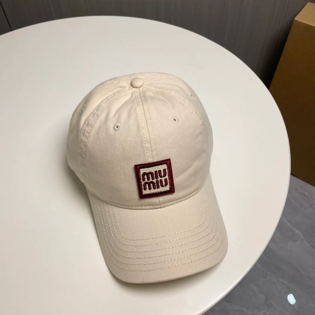 P50 miumiu new plain baseball cap, the hottest color at the moment - full of street style! Trendy and versatile, Xiaohongshu grows grass, poison, get your boyfriend, and cool together