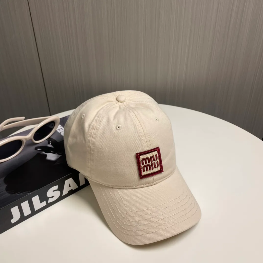 P50 miumiu new plain baseball cap, the hottest color at the moment - full of street style! Trendy and versatile, Xiaohongshu grows grass, poison, get your boyfriend, and cool together