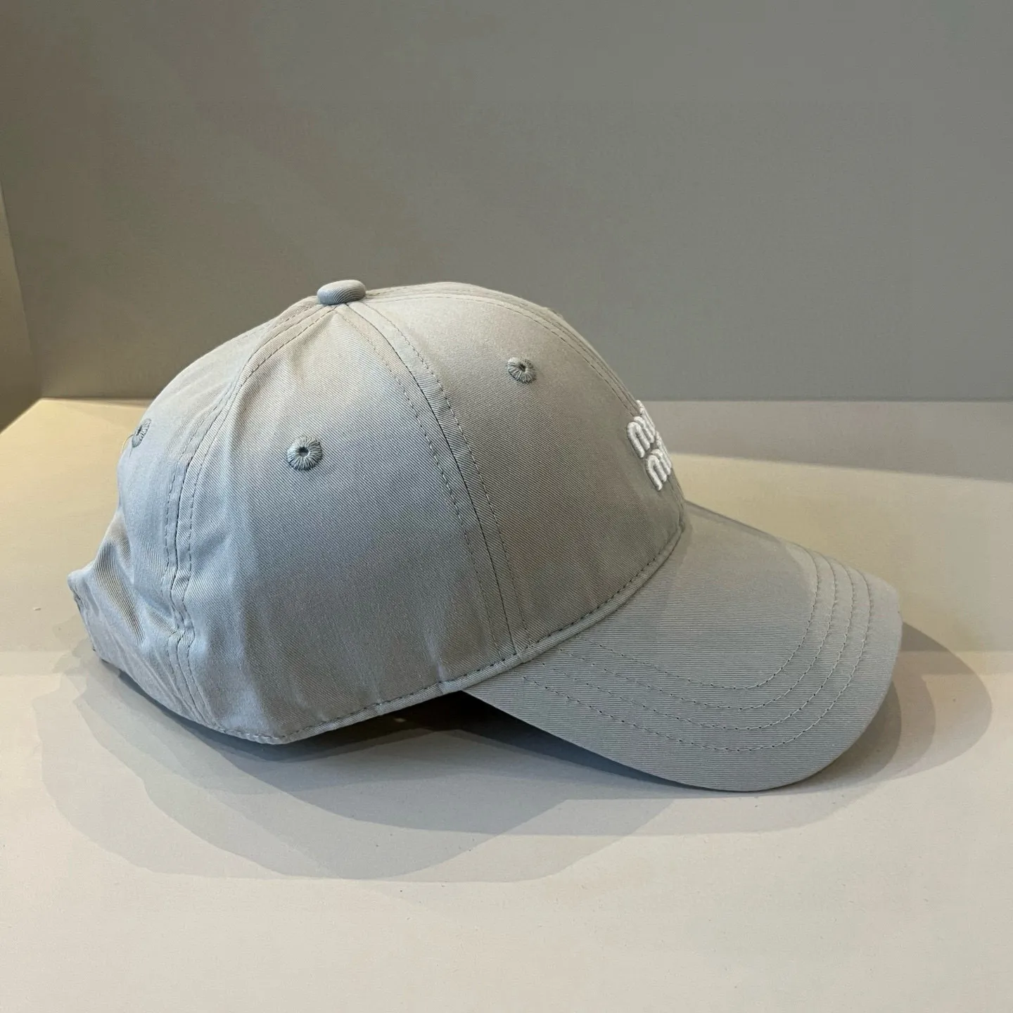 P70 miumiu original spring and summer new baseball cap, authentic mold-making and custom-made, the original workmanship is meticulous and the quality is superb!