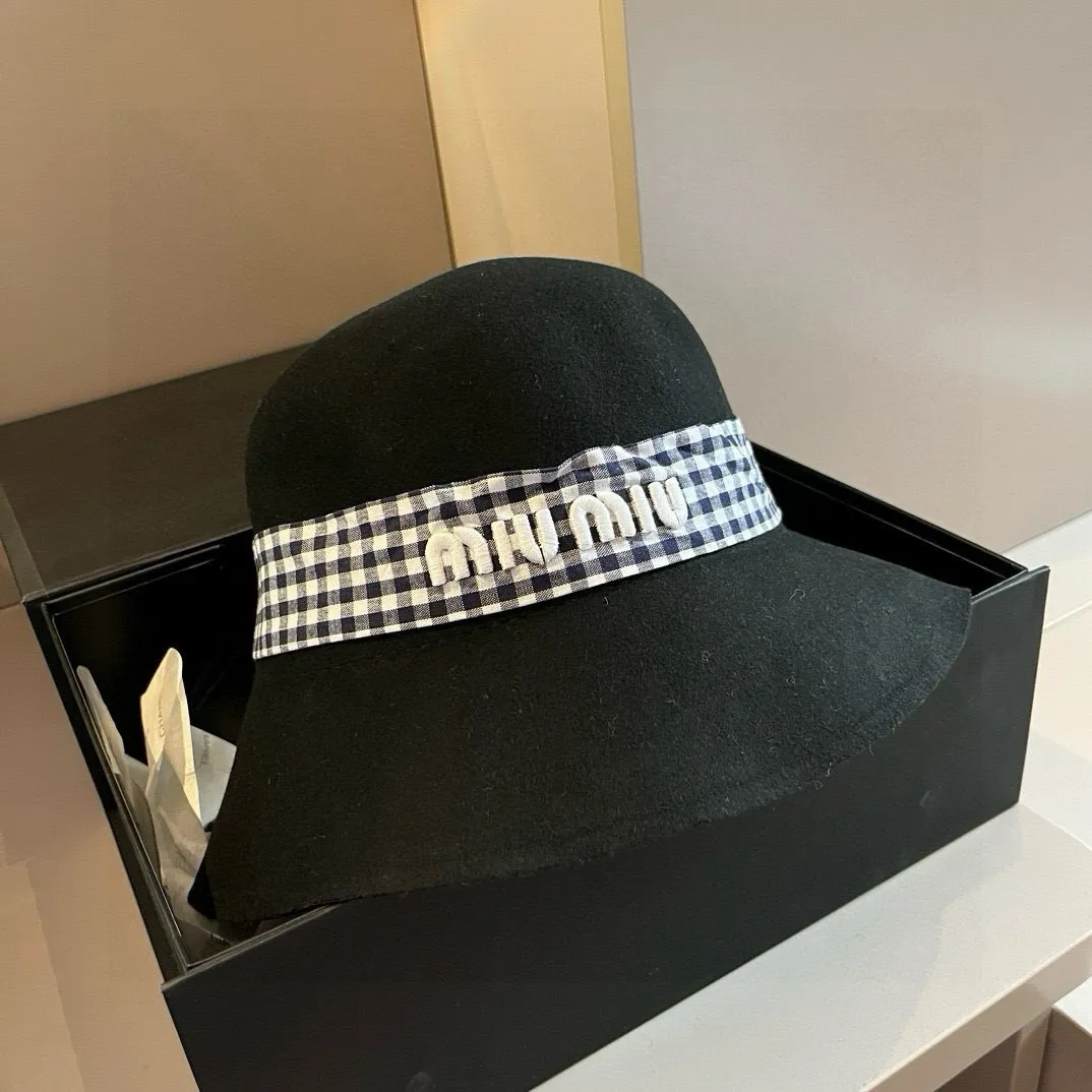 💰140¥ miumiu new autumn and winter wool basin hat, 100% wool fabric%, head circumference 57cm