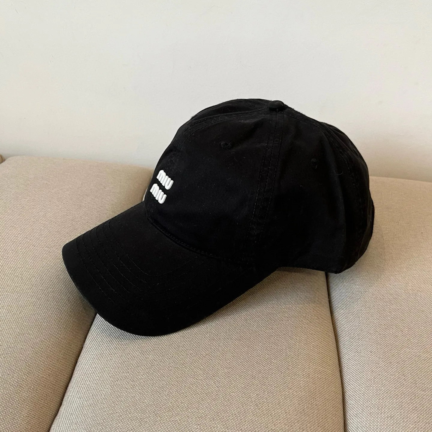 P50 miumiu original spring and summer new baseball cap, genuine mold-making and custom-made, the original workmanship is meticulous and the quality is superb!