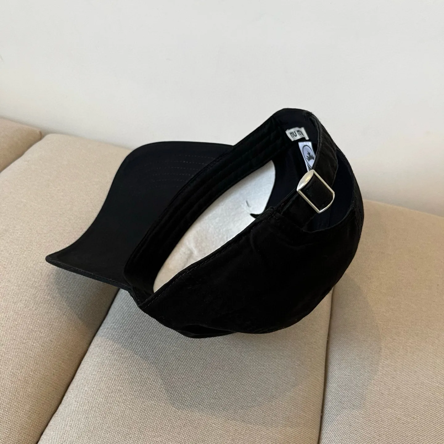 P50 miumiu original spring and summer new baseball cap, genuine mold-making and custom-made, the original workmanship is meticulous and the quality is superb!