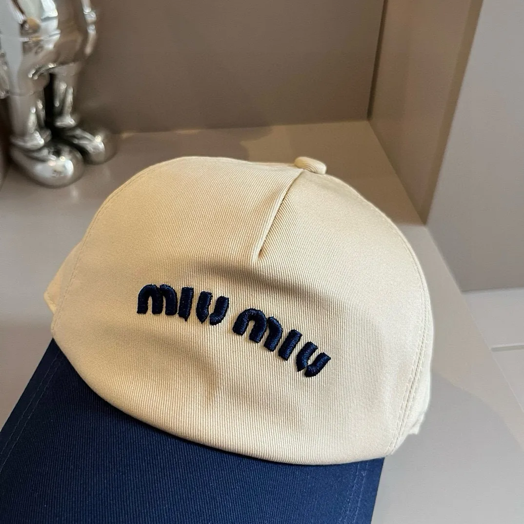 💰60¥ Miumiu official baseball cap, canvas cap, head circumference 57cm