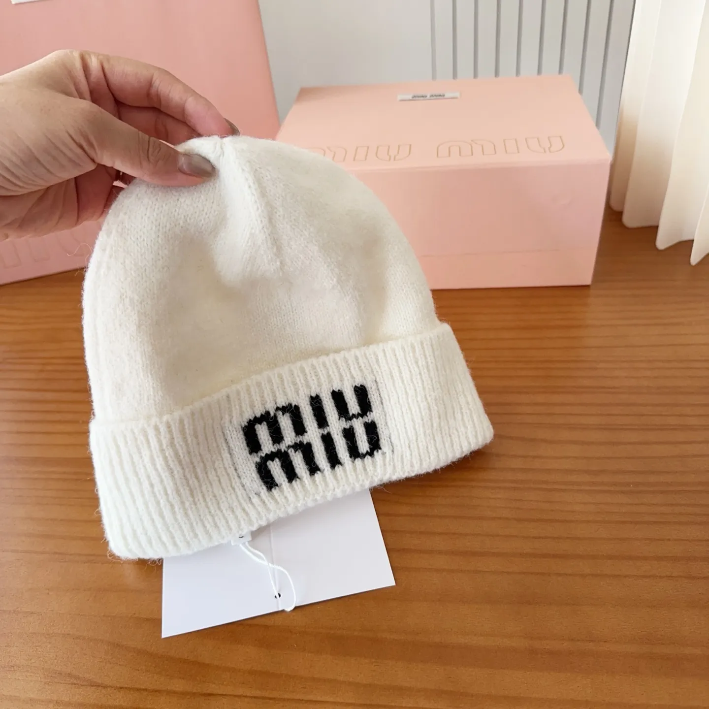💰60 miumiu’s most popular knitted hat at the Miu Miu counter! Xiaohongshu’s new product is released, it’s so 🉑️, high-elastic fabric, classic colors, same style for men and women.