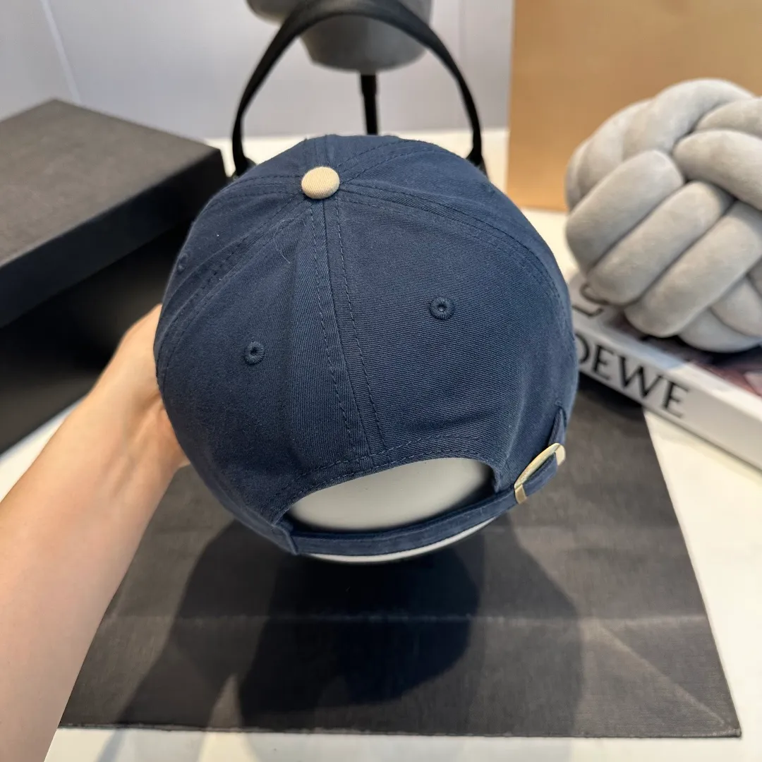 P60 miumiu new 25 spring and summer baseball cap, widened to show small head, new logo embroidery for spring and summer, same style for men and women