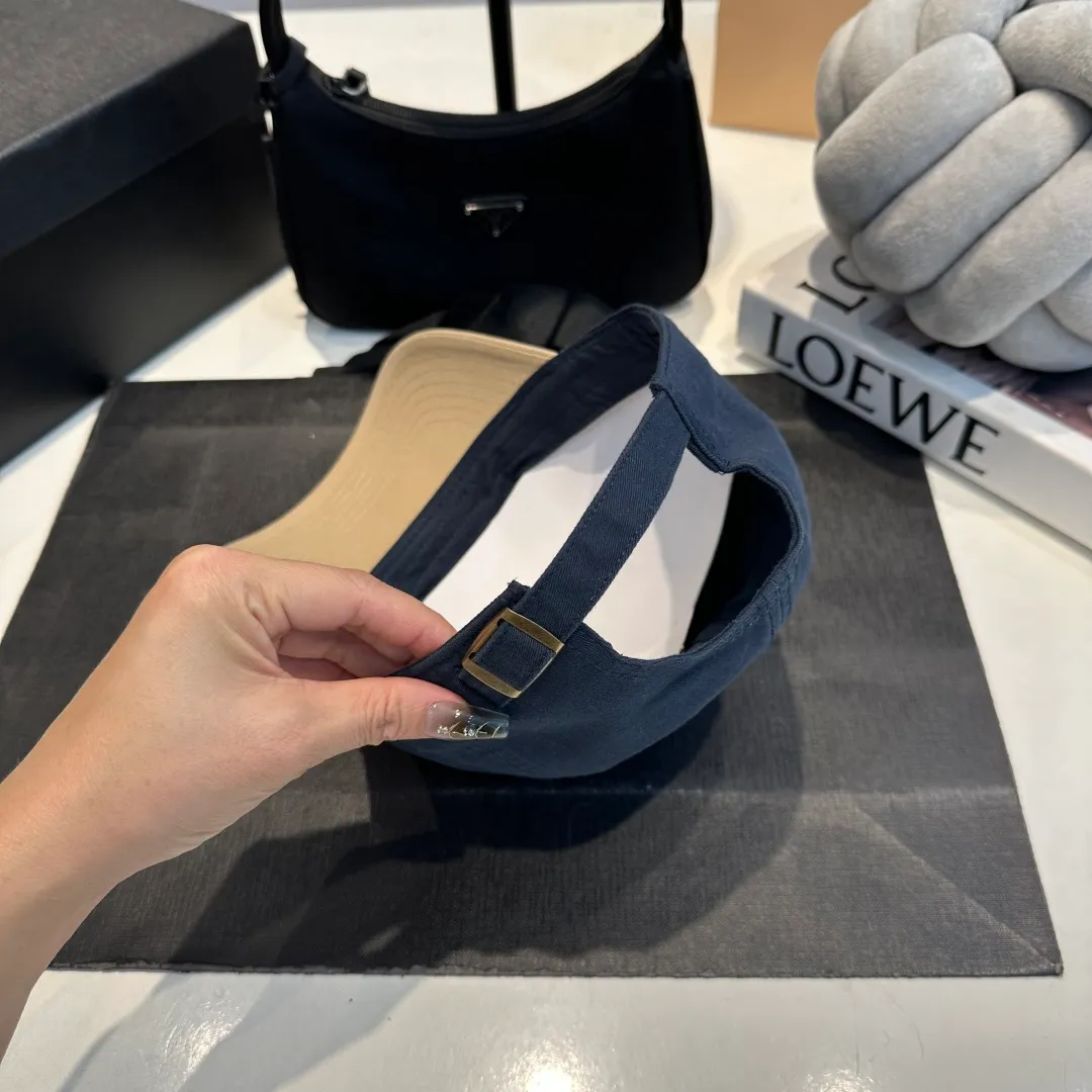 P60 miumiu new 25 spring and summer baseball cap, widened to show small head, new logo embroidery for spring and summer, same style for men and women