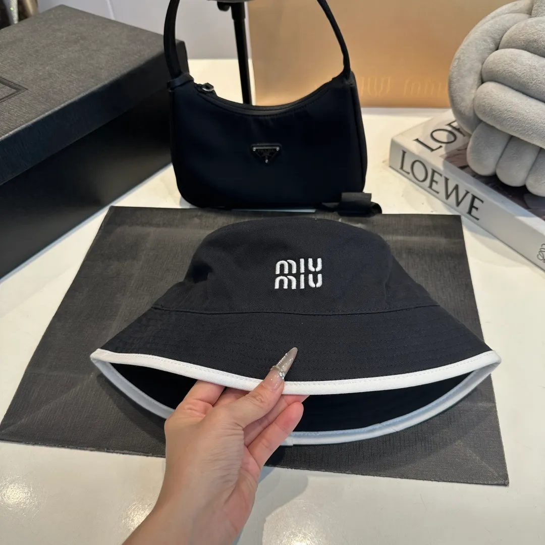 P90 miumiu 24ss new canvas bucket hat double-sided college style bucket hat, fresh and artistic