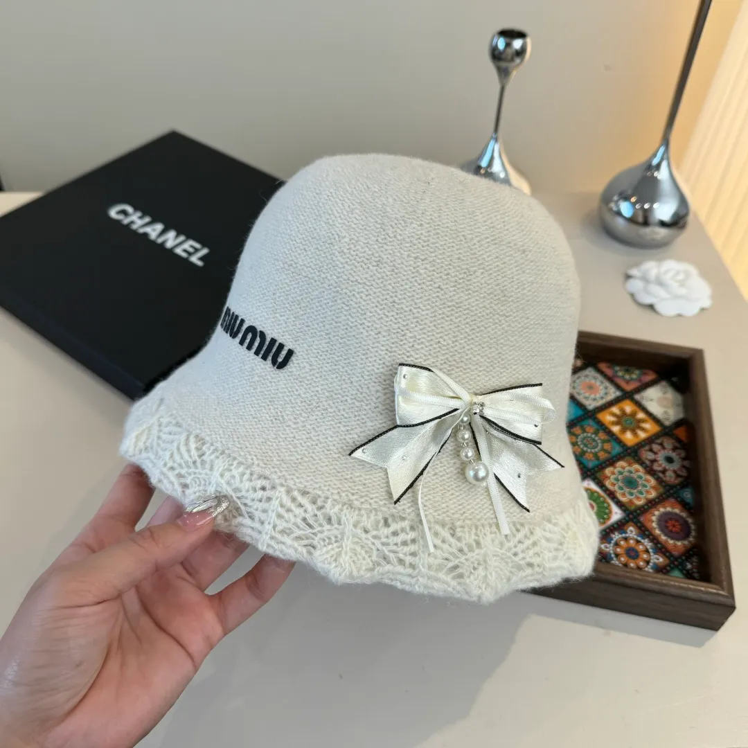 💰100¥ miumiu new hand-knitted hat, head circumference 57cm