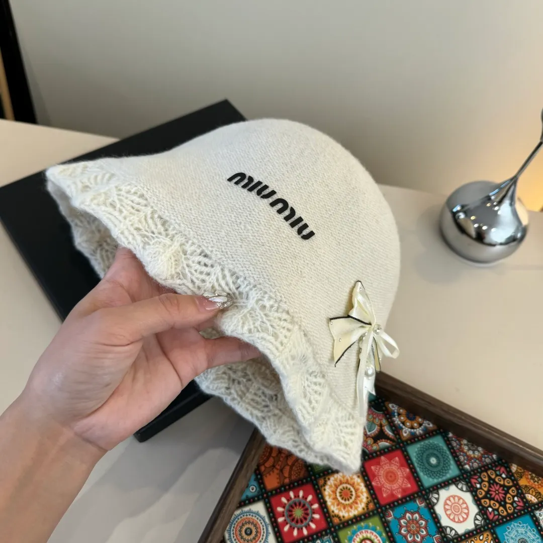 💰100¥ miumiu new hand-knitted hat, head circumference 57cm