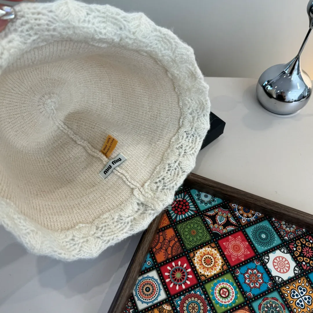 💰100¥ miumiu new hand-knitted hat, head circumference 57cm