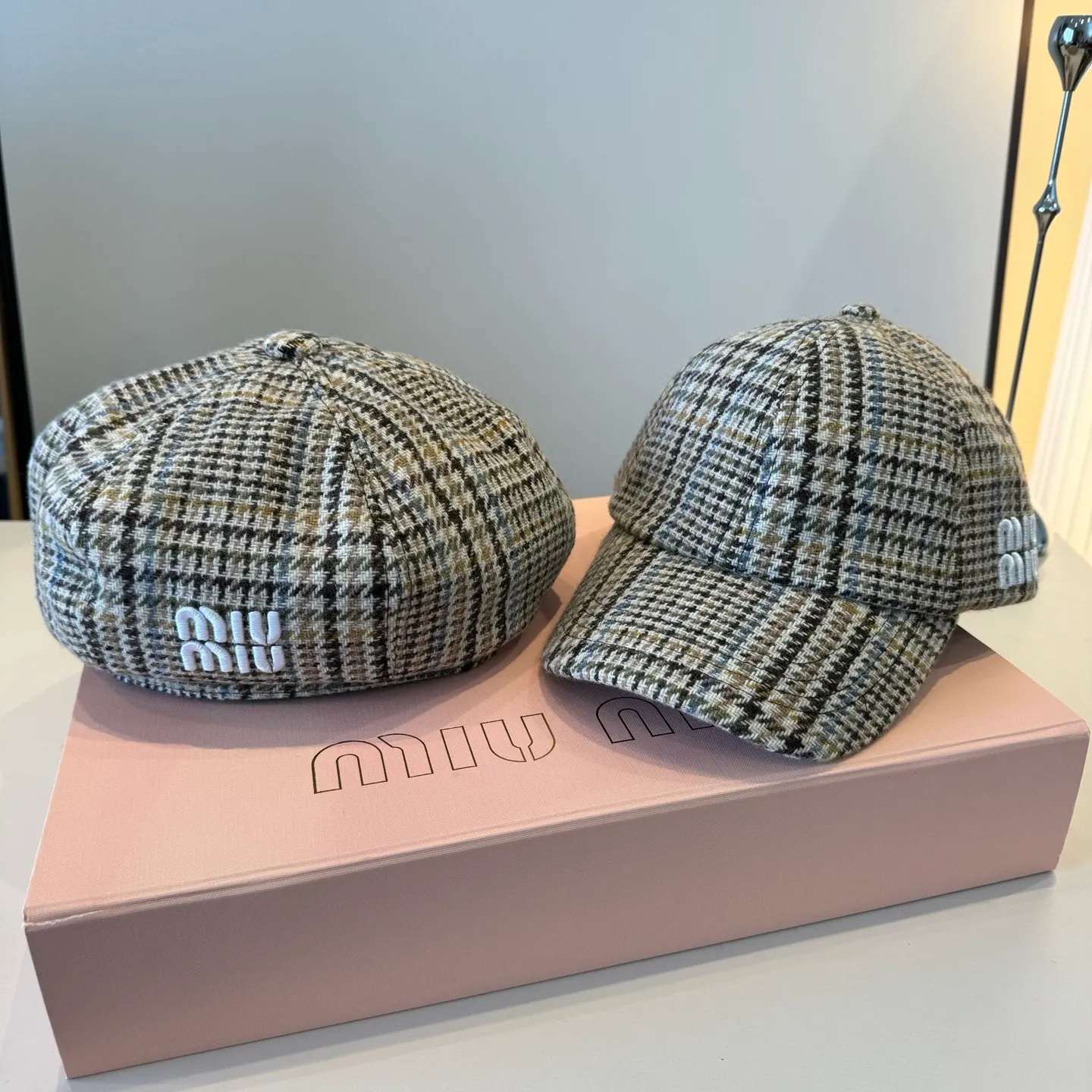 💰130¥ miumiu new autumn and winter wool beret, official style, retro style beret, head circumference 57cm