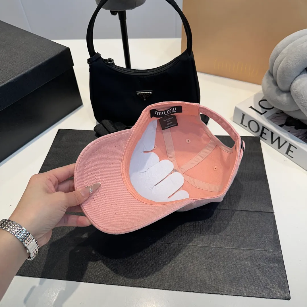 P60 miumiu new 25 spring and summer baseball cap, widened to show a small head, 25 spring and summer new logo embroidery, same style for men and women