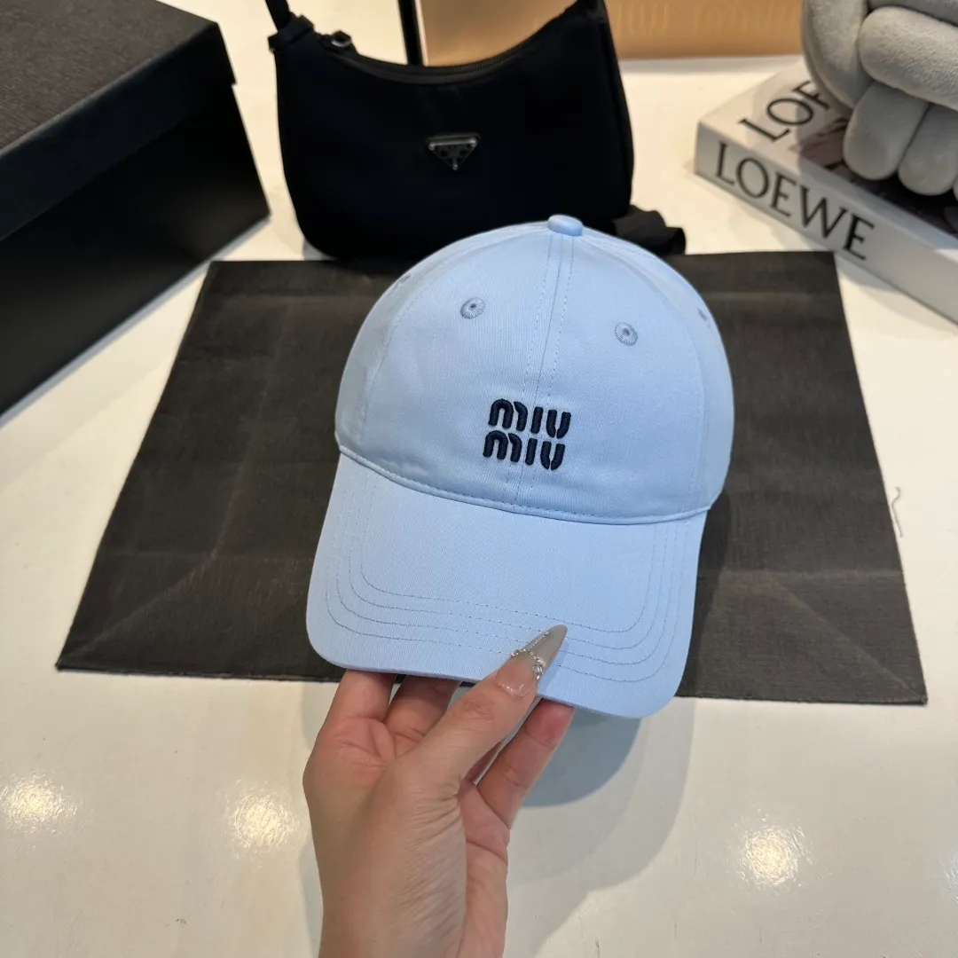 P56 miumiu's new candy-colored summer baseball cap. Color matchmaker. It's so confusing. Add a few more colors and match them as you like.