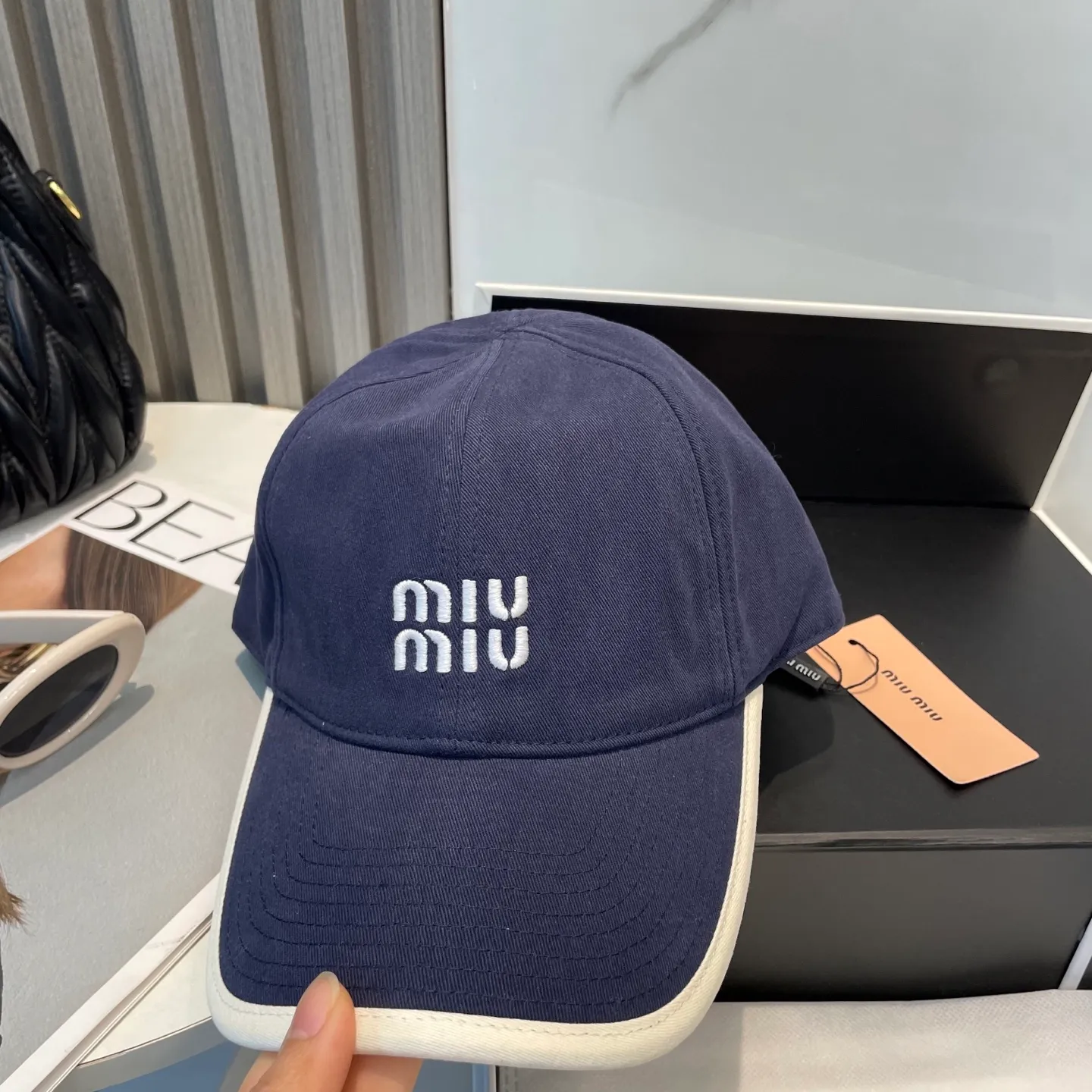 P60💛 Comes with dust bag. [Miumiu Miu Miu] New order style embroidered baseball cap🧢Big brand style is super easy to match, hurry up and get it!