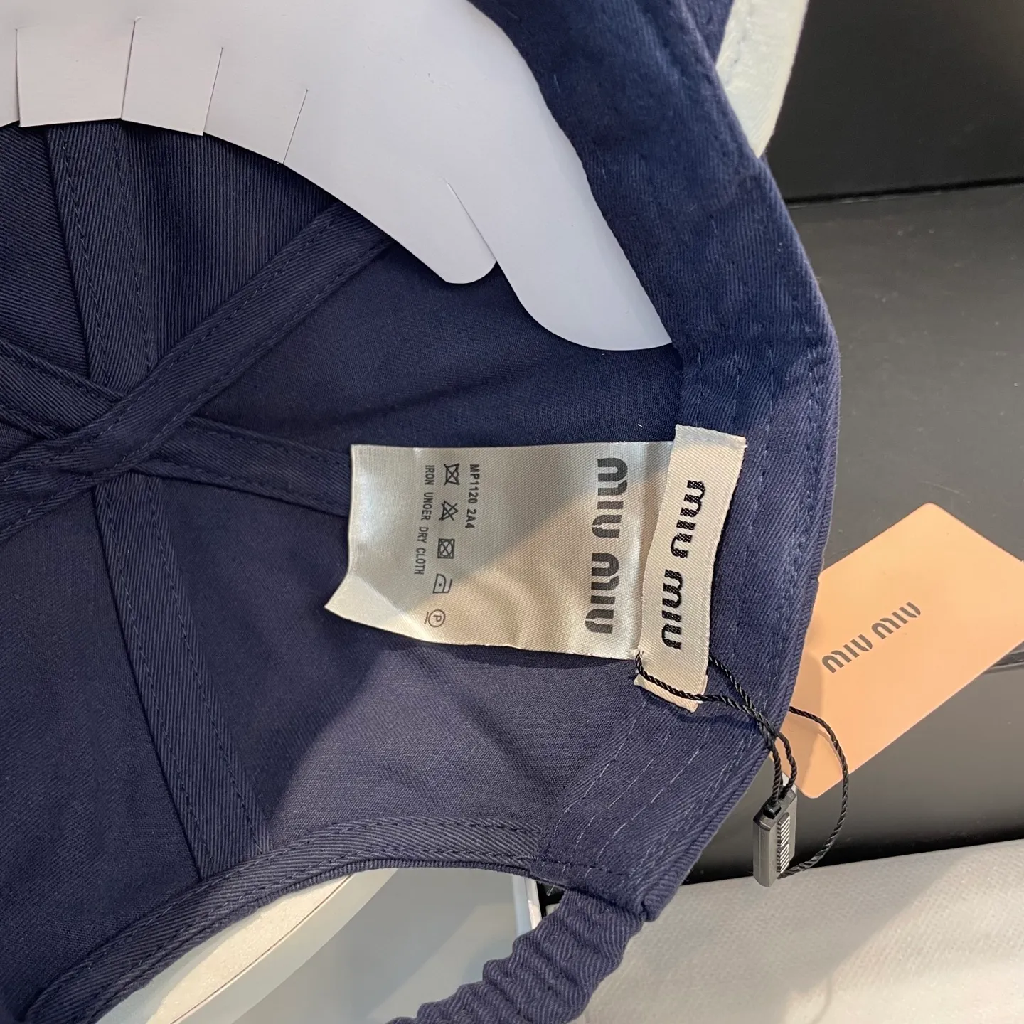 P60💛 Comes with dust bag. [Miumiu Miu Miu] New order style embroidered baseball cap🧢Big brand style is super easy to match, hurry up and get it!