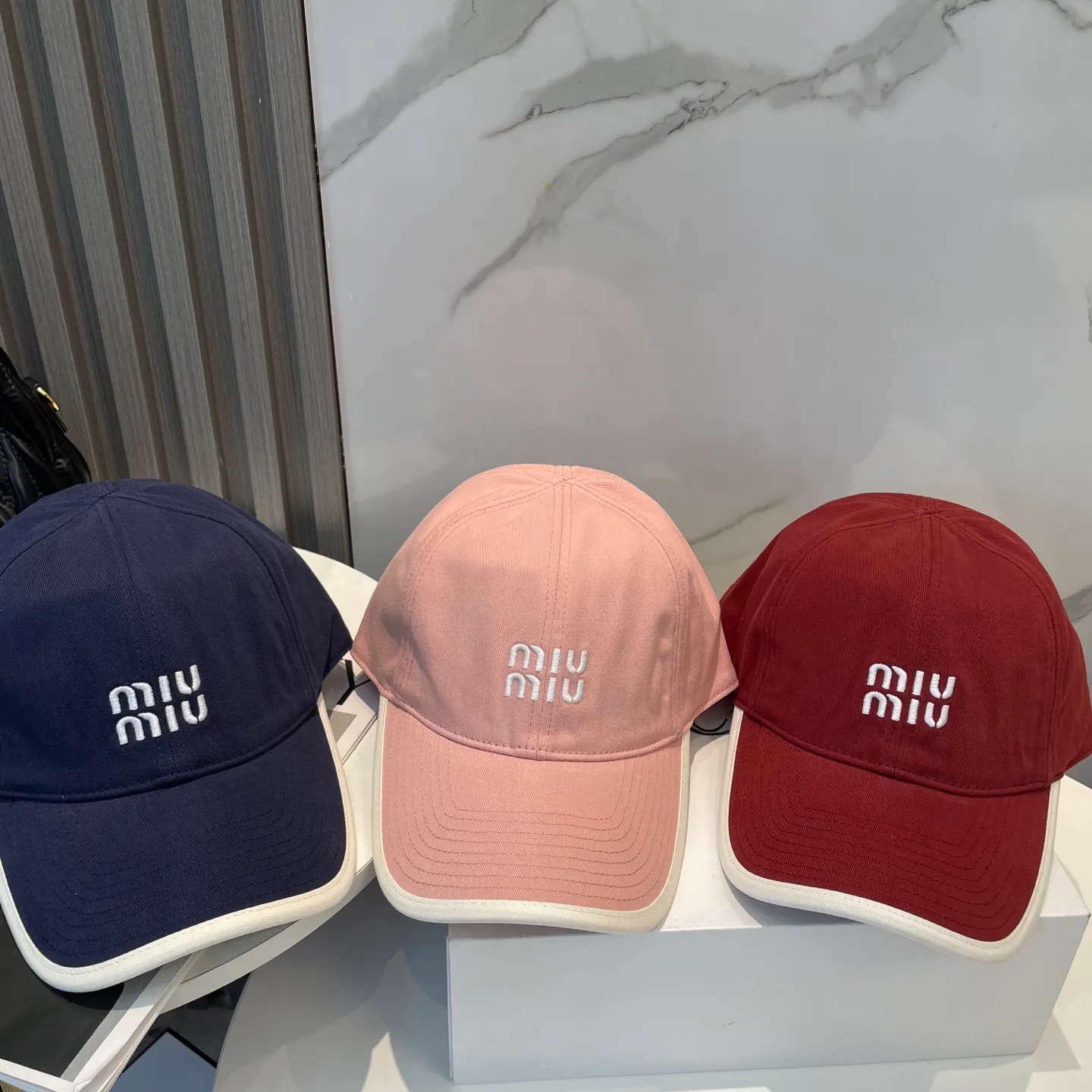 P60💛 Comes with dust bag. [Miumiu Miu Miu] New order style embroidered baseball cap🧢Big brand style is super easy to match, hurry up and get it!