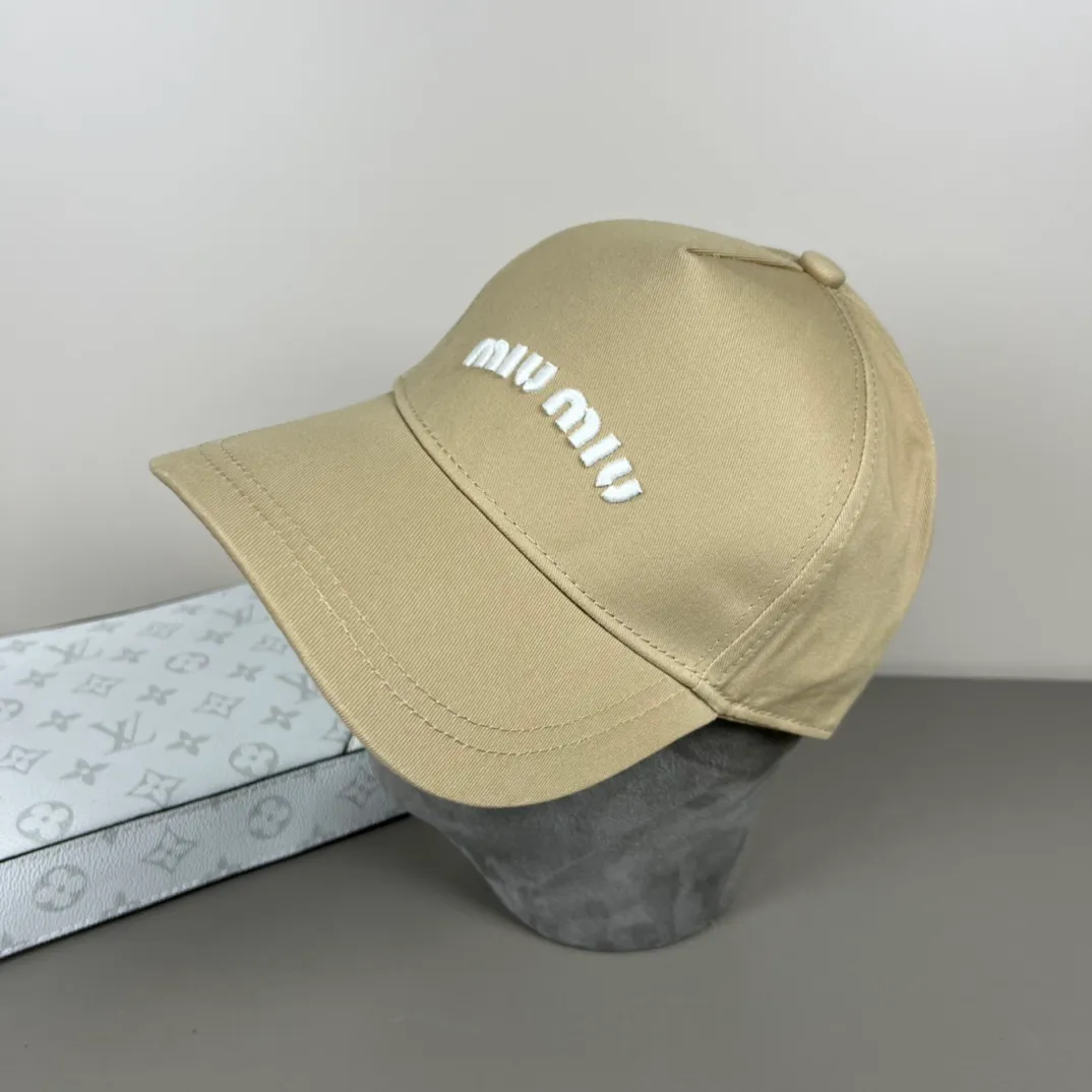 56💰Miumiu (recommended by Xiaohongshu’s popular model) original spring and summer new baseball cap, authentic mold-making and custom-made, the original workmanship is meticulous and the quality is superb!