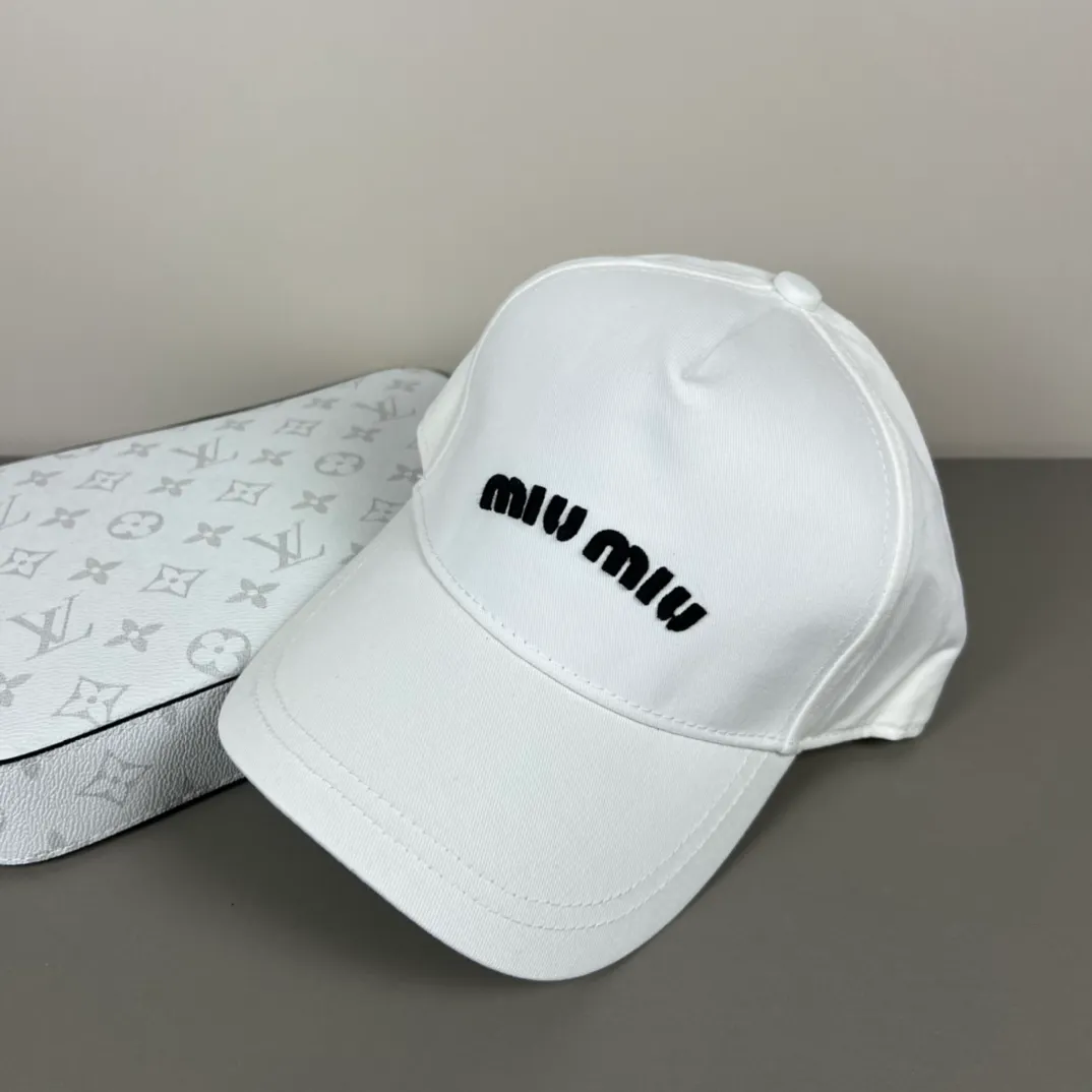 56💰Miumiu (recommended by Xiaohongshu’s popular model) original spring and summer new baseball cap, authentic mold-making and custom-made, the original workmanship is meticulous and the quality is superb!