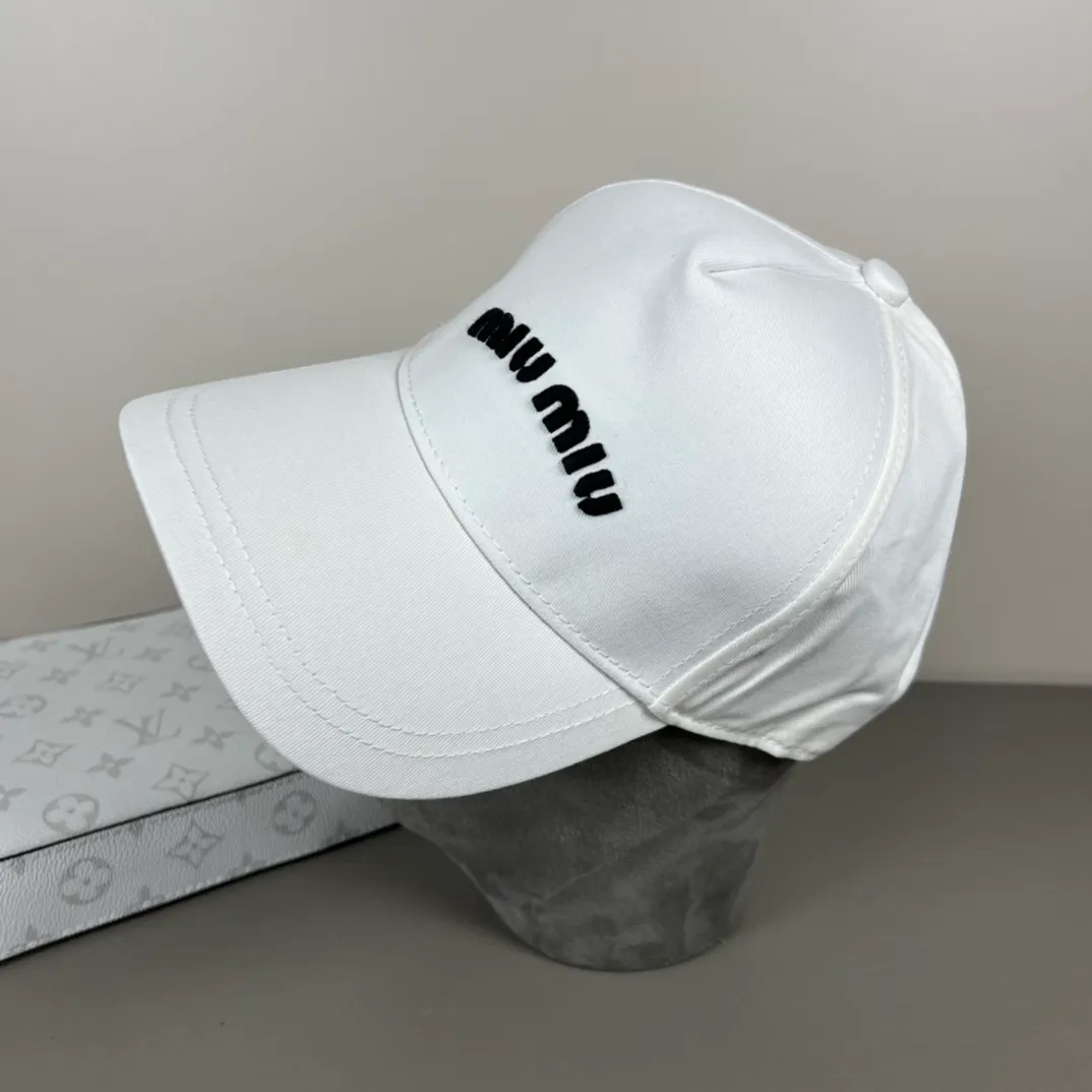 56💰Miumiu (recommended by Xiaohongshu’s popular model) original spring and summer new baseball cap, authentic mold-making and custom-made, the original workmanship is meticulous and the quality is superb!