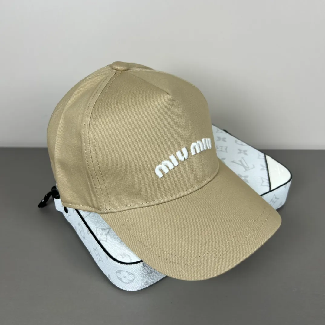 56💰Miumiu (recommended by Xiaohongshu’s popular model) original spring and summer new baseball cap, authentic mold-making and custom-made, the original workmanship is meticulous and the quality is superb!
