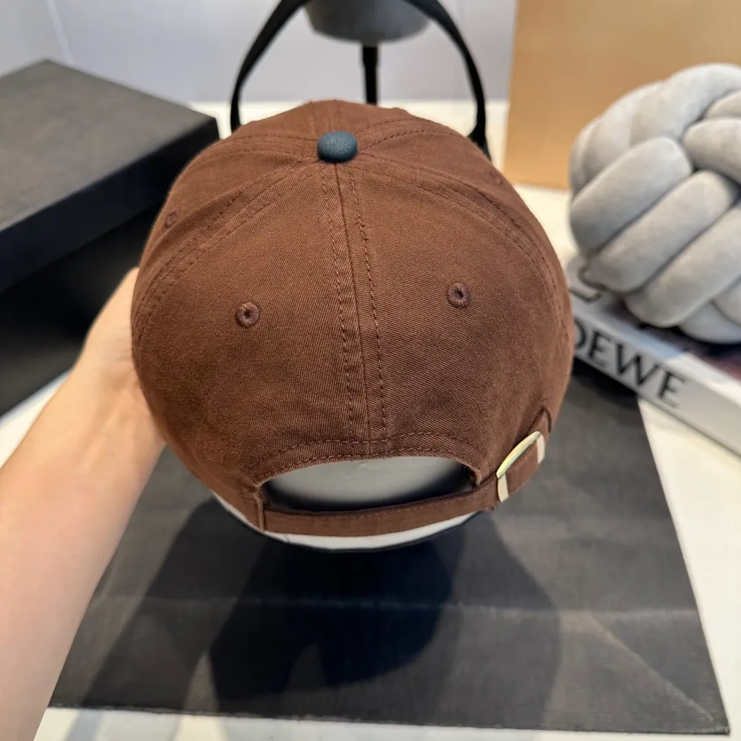 P60 miumiu new 25 spring and summer baseball cap, widened to show small head, new logo embroidery for spring and summer, same style for men and women