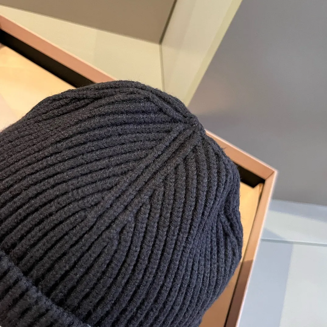 💰70¥ miumiu new knitted beanie, unisex