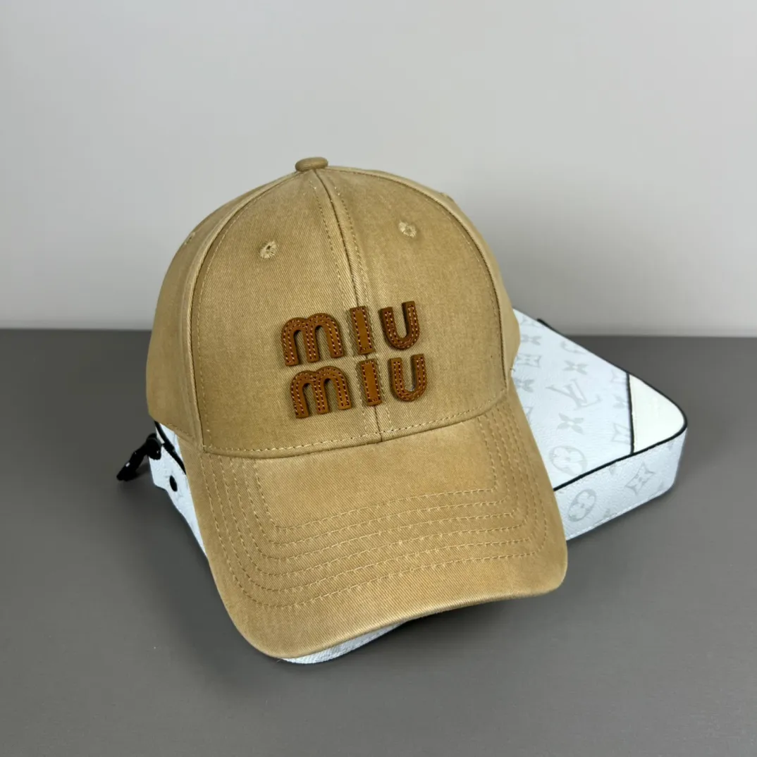 56💰Miumiu miumiu original spring and summer new baseball cap, authentic and custom-made from mold, the original workmanship is meticulous and the quality is superb!