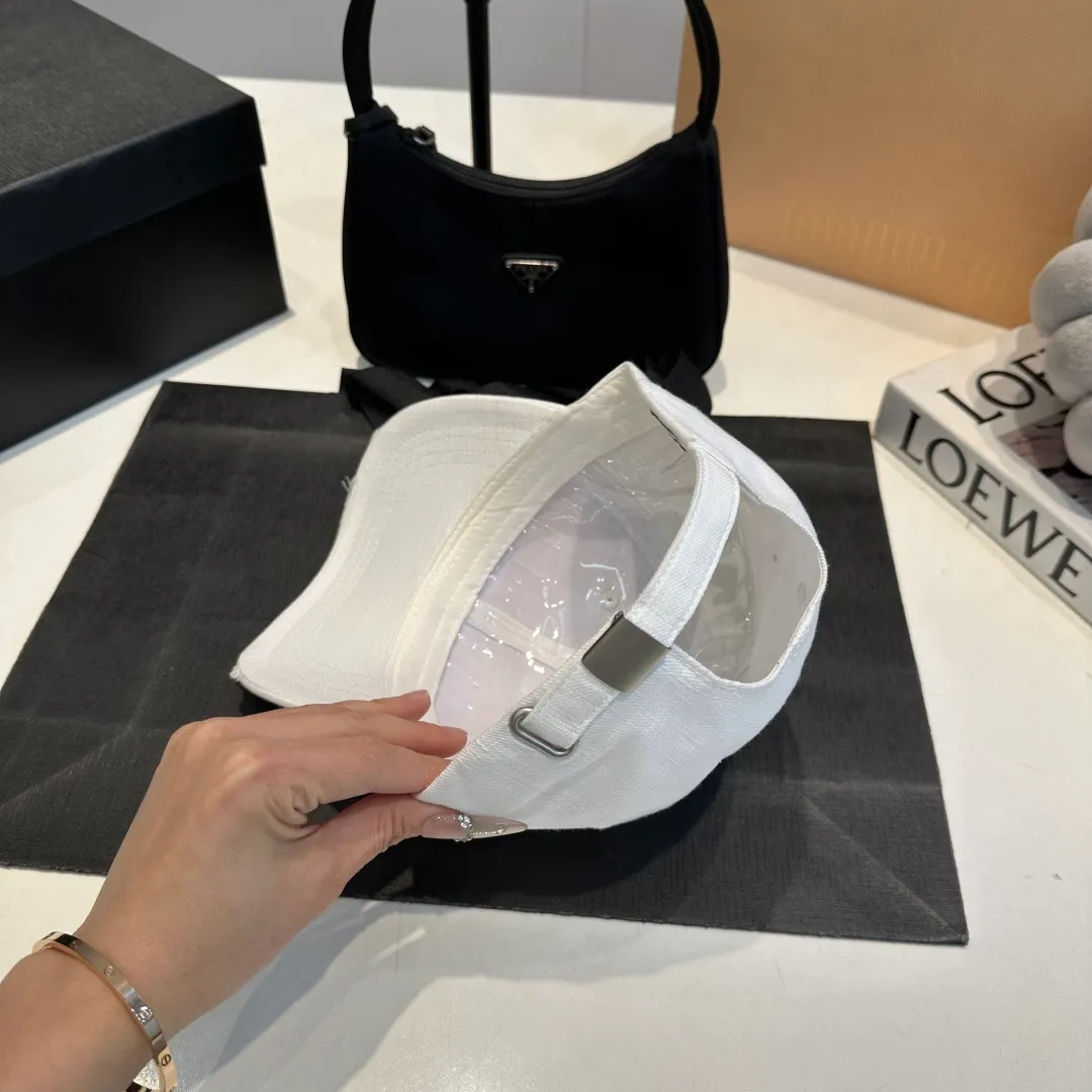 P56 MIUMIU～25 Spring Butterfly New Baseball Cap This hat is so beautiful! The hole design adds a bit of casualness and uninhibitedness, allowing you to easily wear it with casual wear or sportswear.