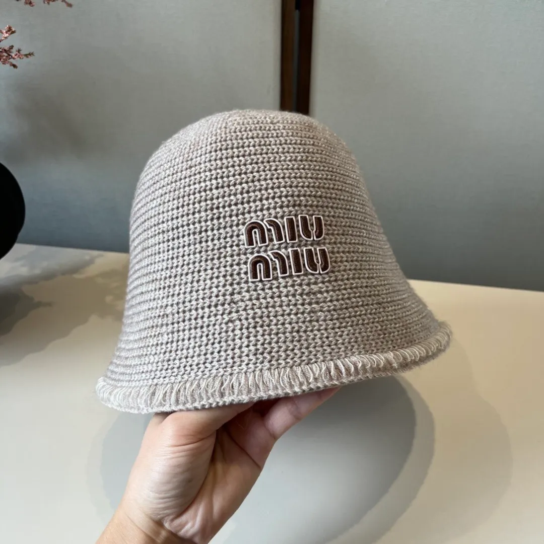 💰90¥ miumiu new fisherman hat, head circumference 57cm