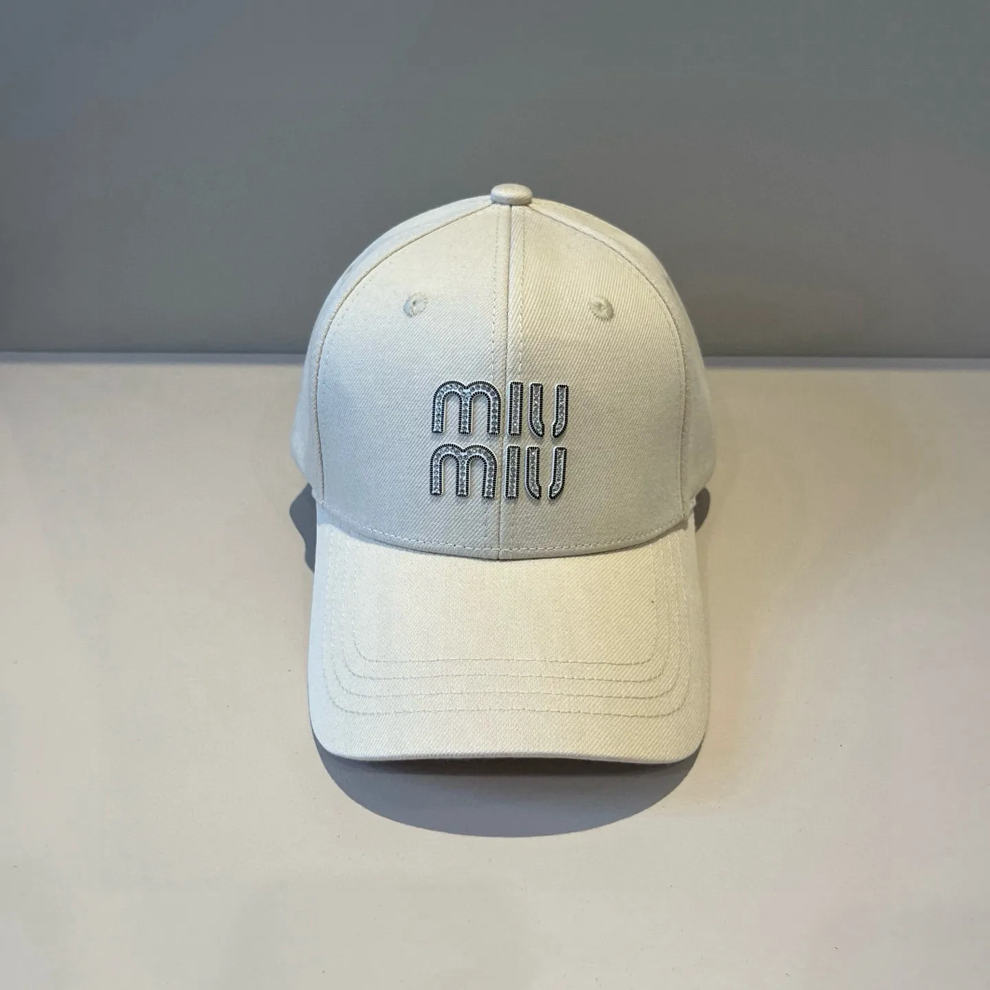 P60 miumiu original spring and summer new baseball cap, authentic mold-making and custom-made, the original workmanship is meticulous and the quality is superb!
