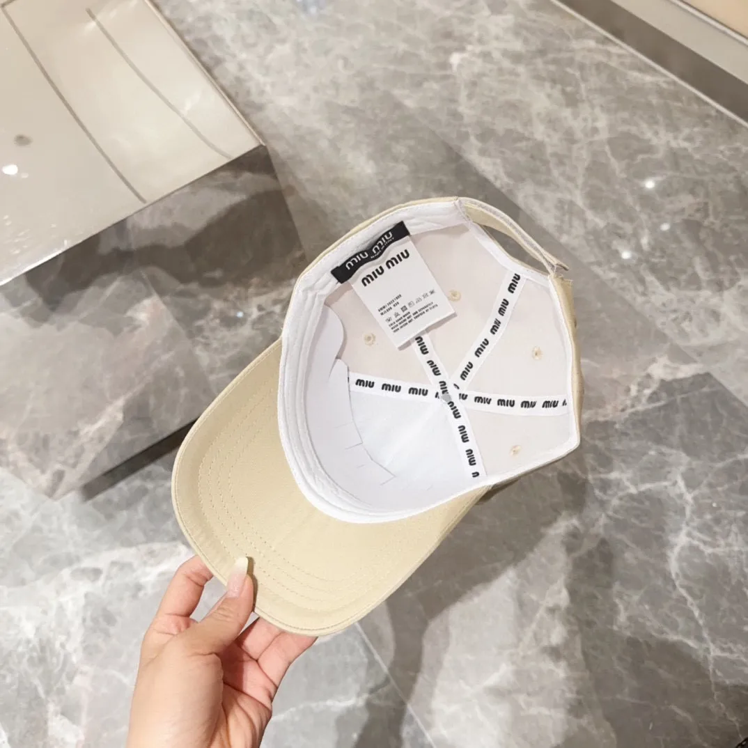 💰50 miumiu embroidered baseball cap, big brand style, very easy to match, get it now!