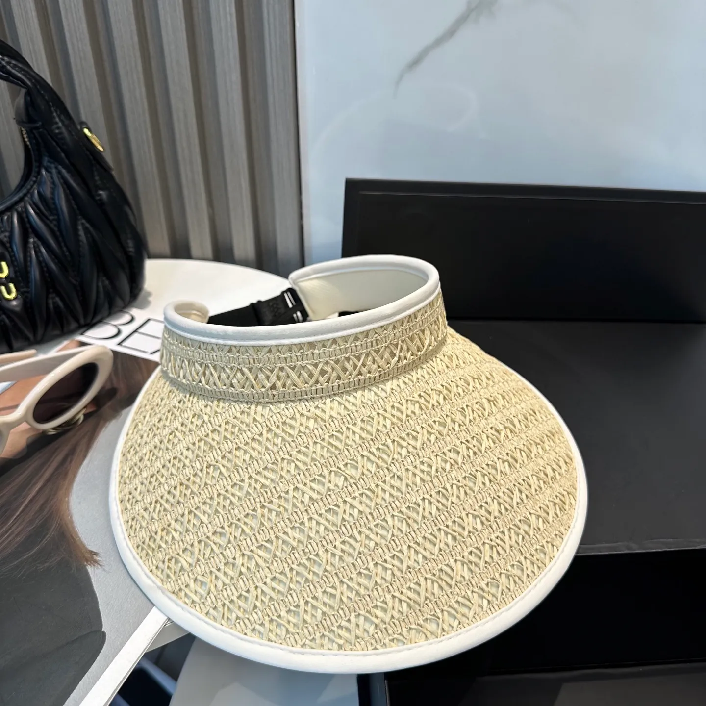 P80💛 Comes with dust bag, miumiu 2025 new sun visor, hollow top headband hat, 🔆 versatile sun protection ~ a great tool for casual outings, great sun protection! Love it so much 💕