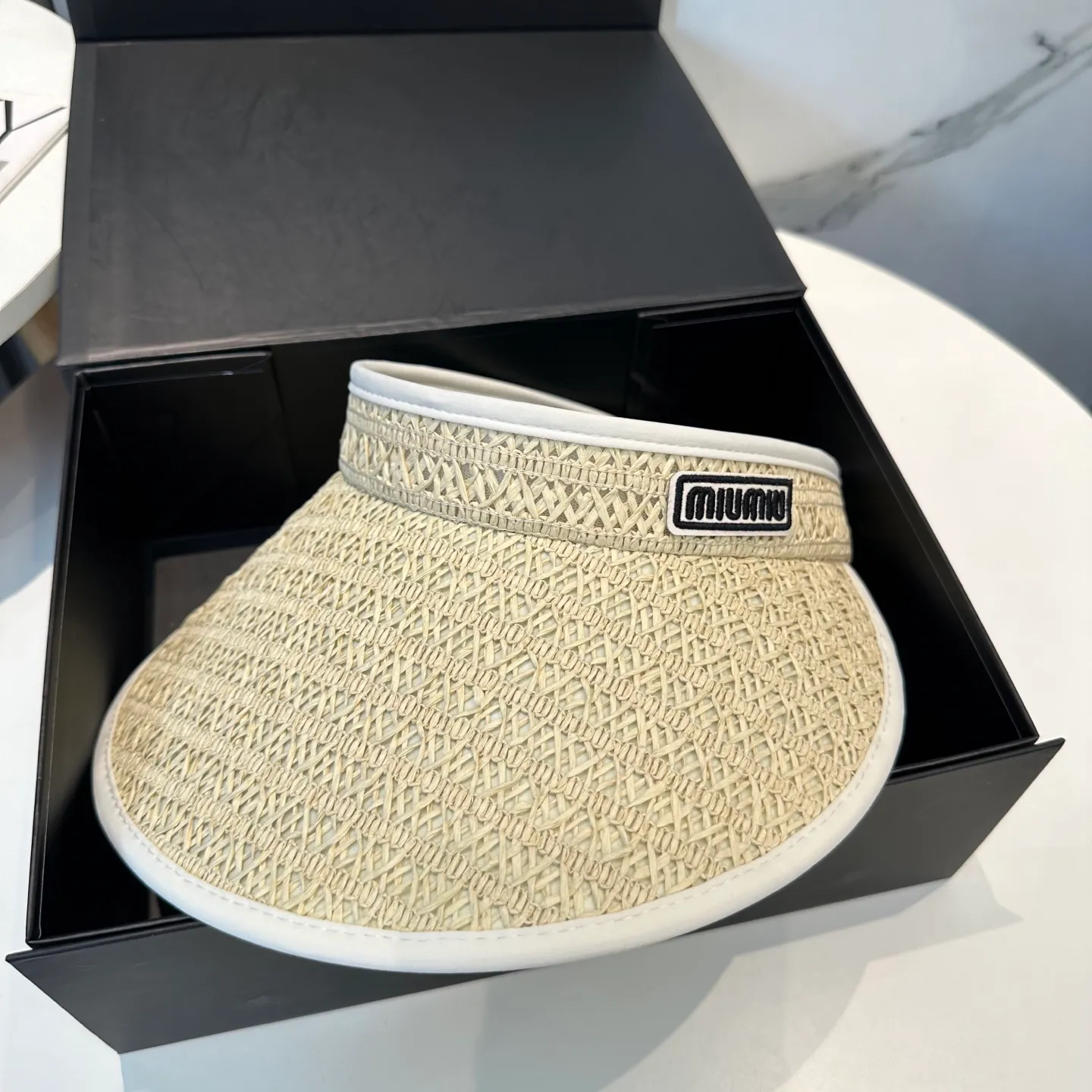 P80💛 Comes with dust bag, miumiu 2025 new sun visor, hollow top headband hat, 🔆 versatile sun protection ~ a great tool for casual outings, great sun protection! Love it so much 💕