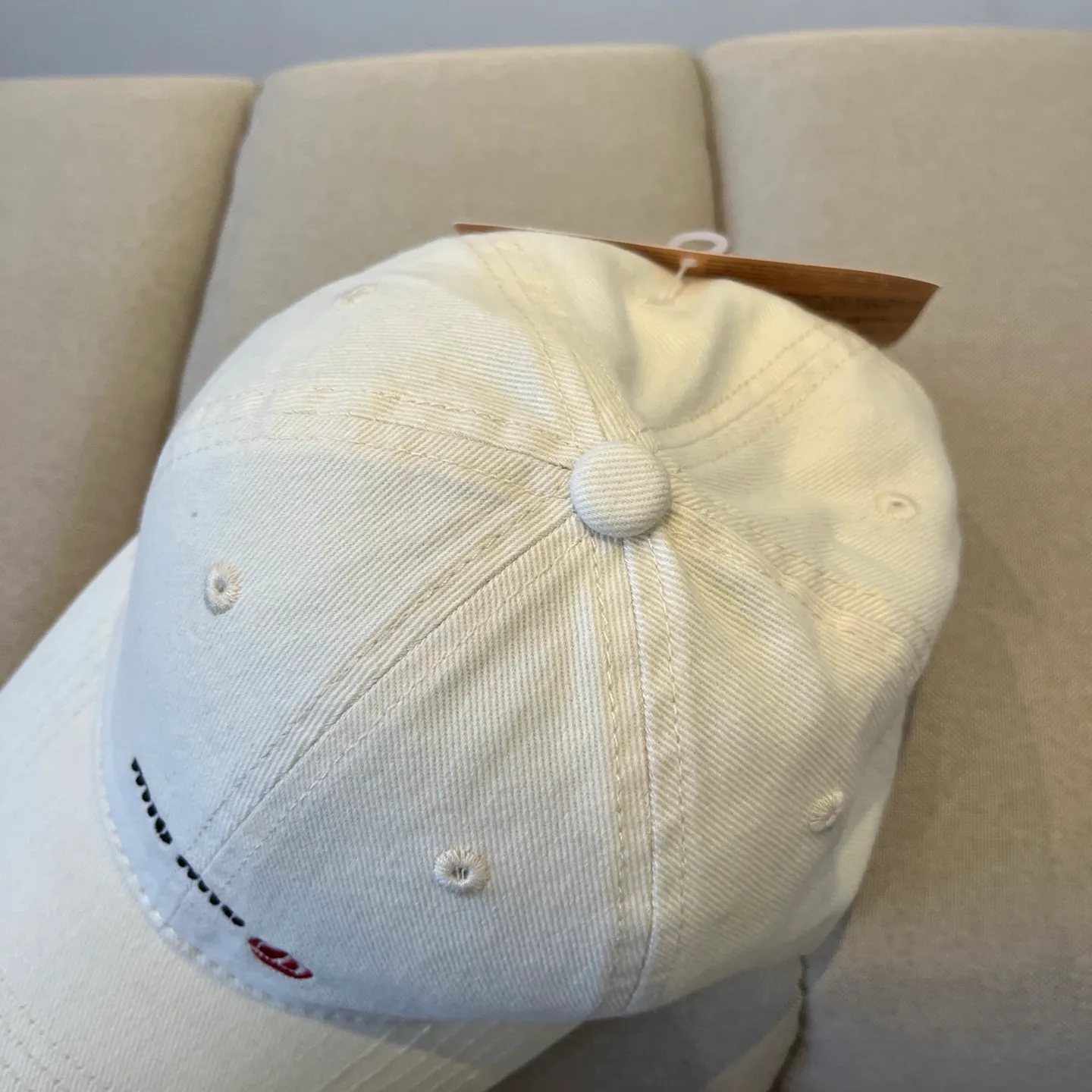 P60 miumiu original spring and summer new baseball cap, authentic mold-making and custom-made, the original workmanship is meticulous and the quality is superb!